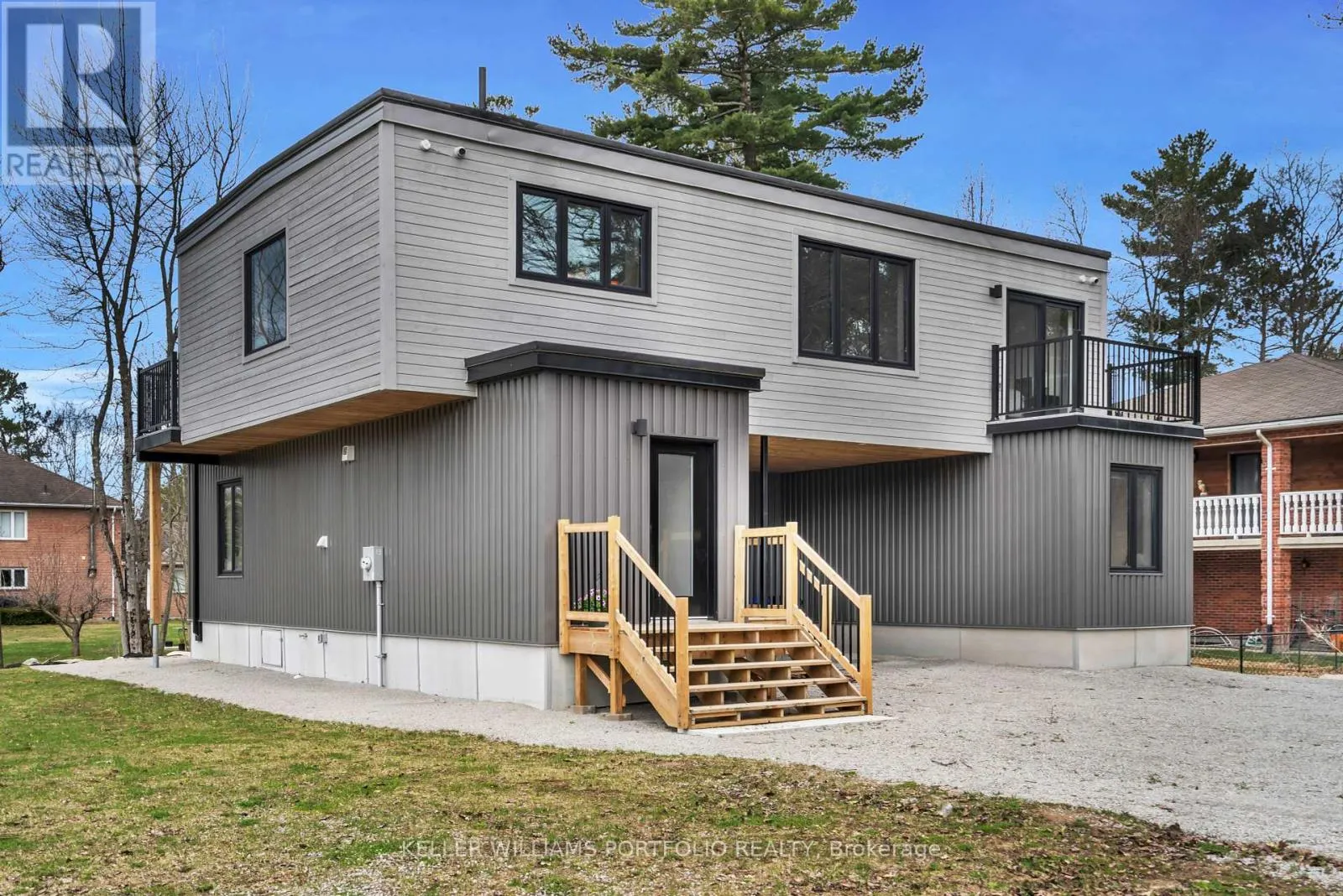 2 GROSVENOR DRIVE
