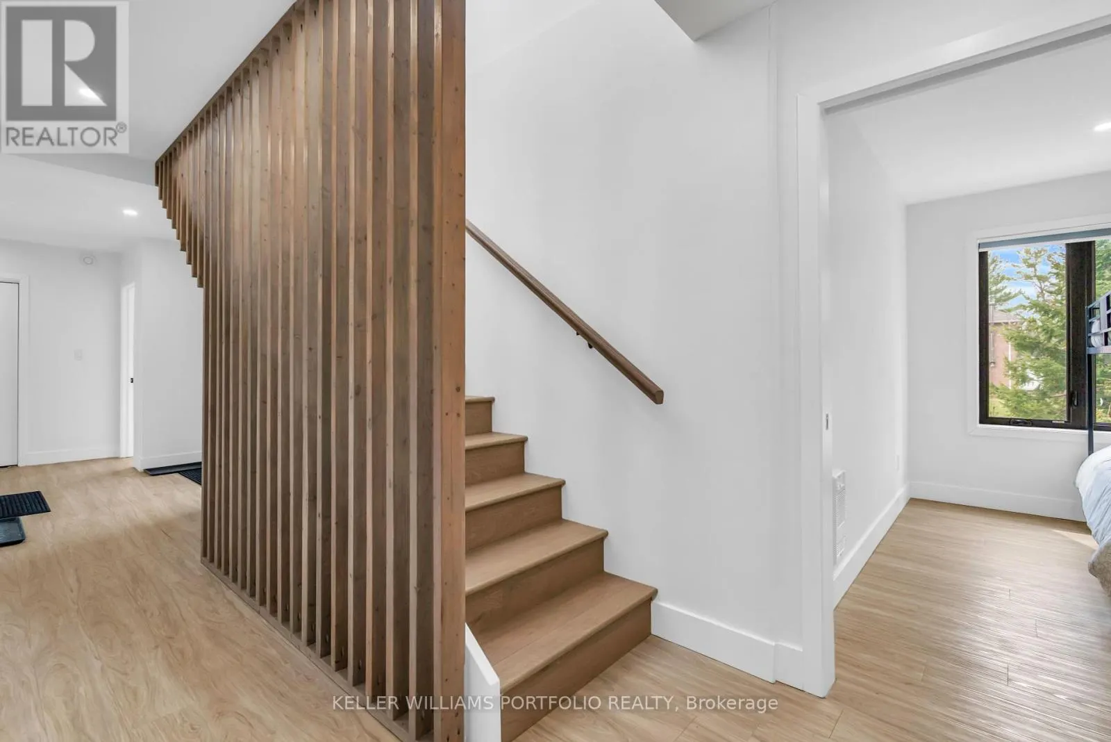 2 GROSVENOR DRIVE