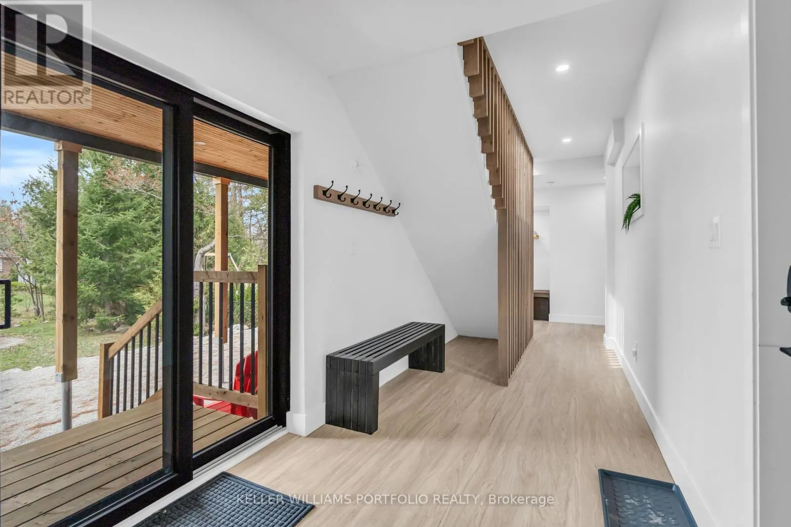 2 GROSVENOR DRIVE