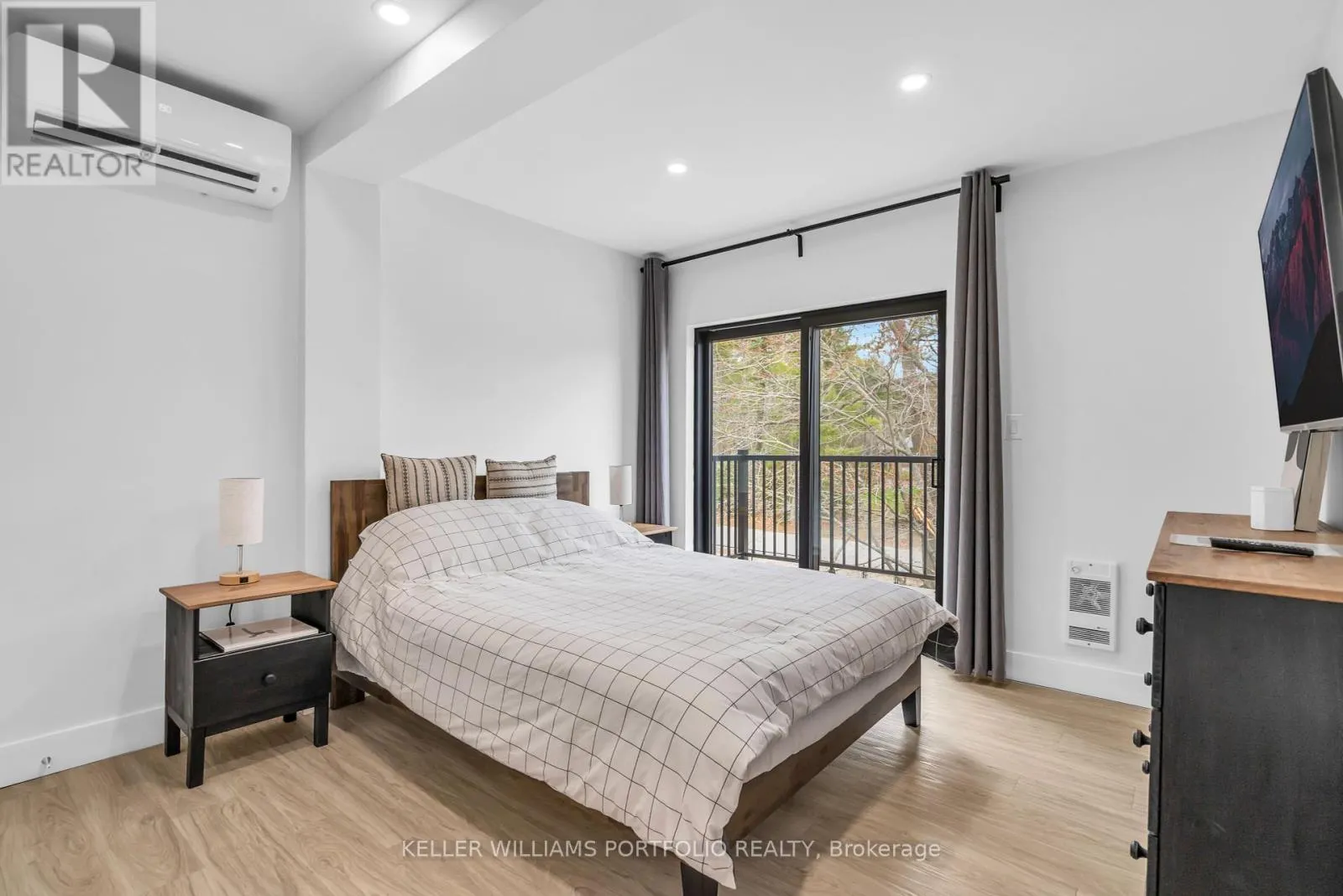 2 GROSVENOR DRIVE