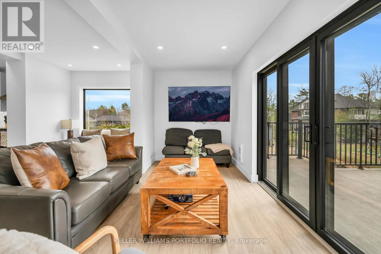 2 GROSVENOR DRIVE