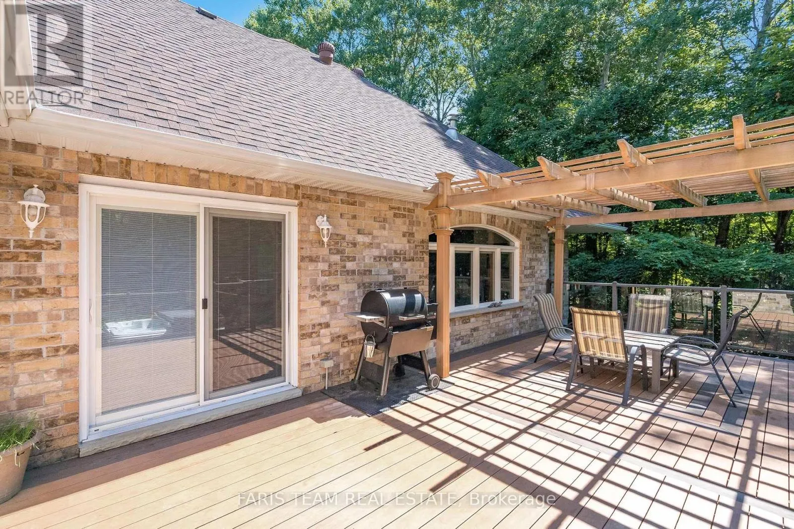 6 MEADOWBROOK BOULEVARD