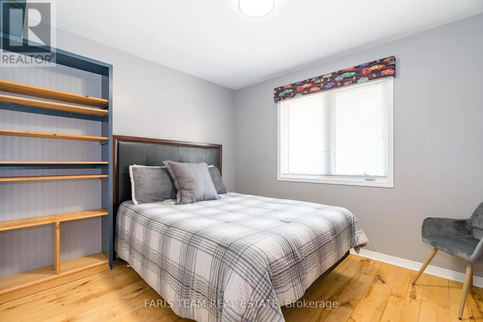 6 MEADOWBROOK BOULEVARD
