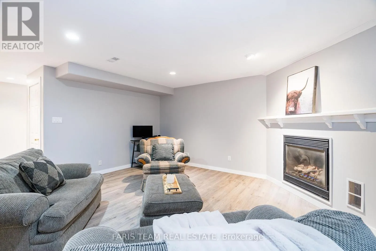 6 MEADOWBROOK BOULEVARD