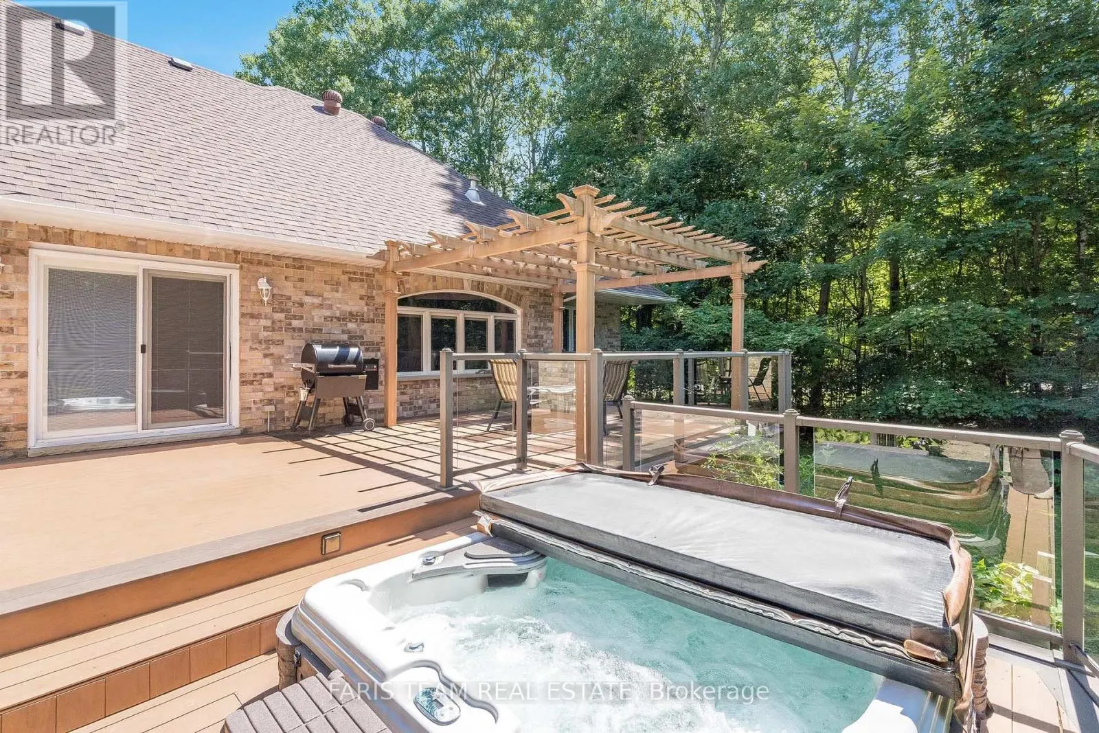 6 MEADOWBROOK BOULEVARD