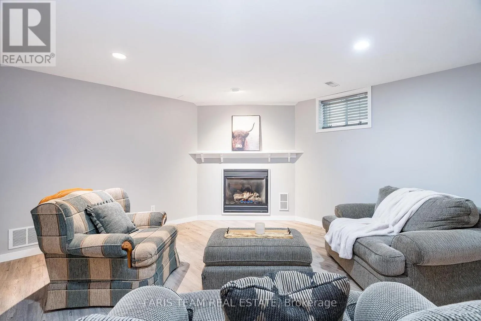6 MEADOWBROOK BOULEVARD