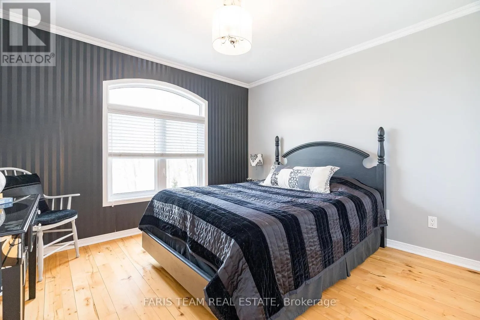 6 MEADOWBROOK BOULEVARD