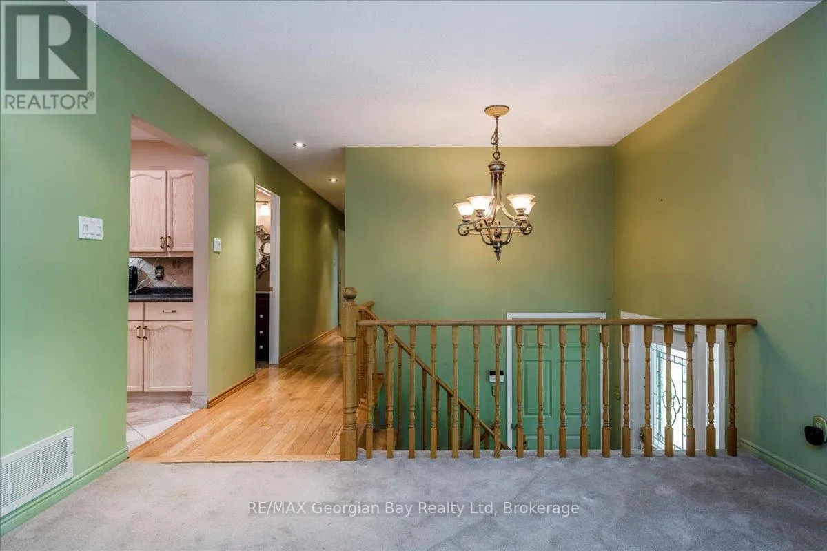 31 LAKEVIEW CRESCENT