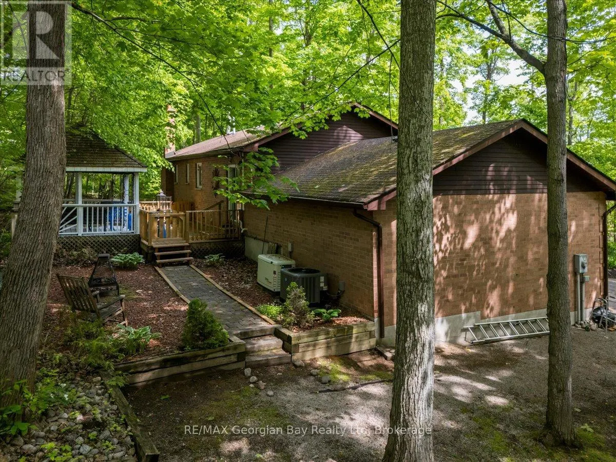 31 LAKEVIEW CRESCENT