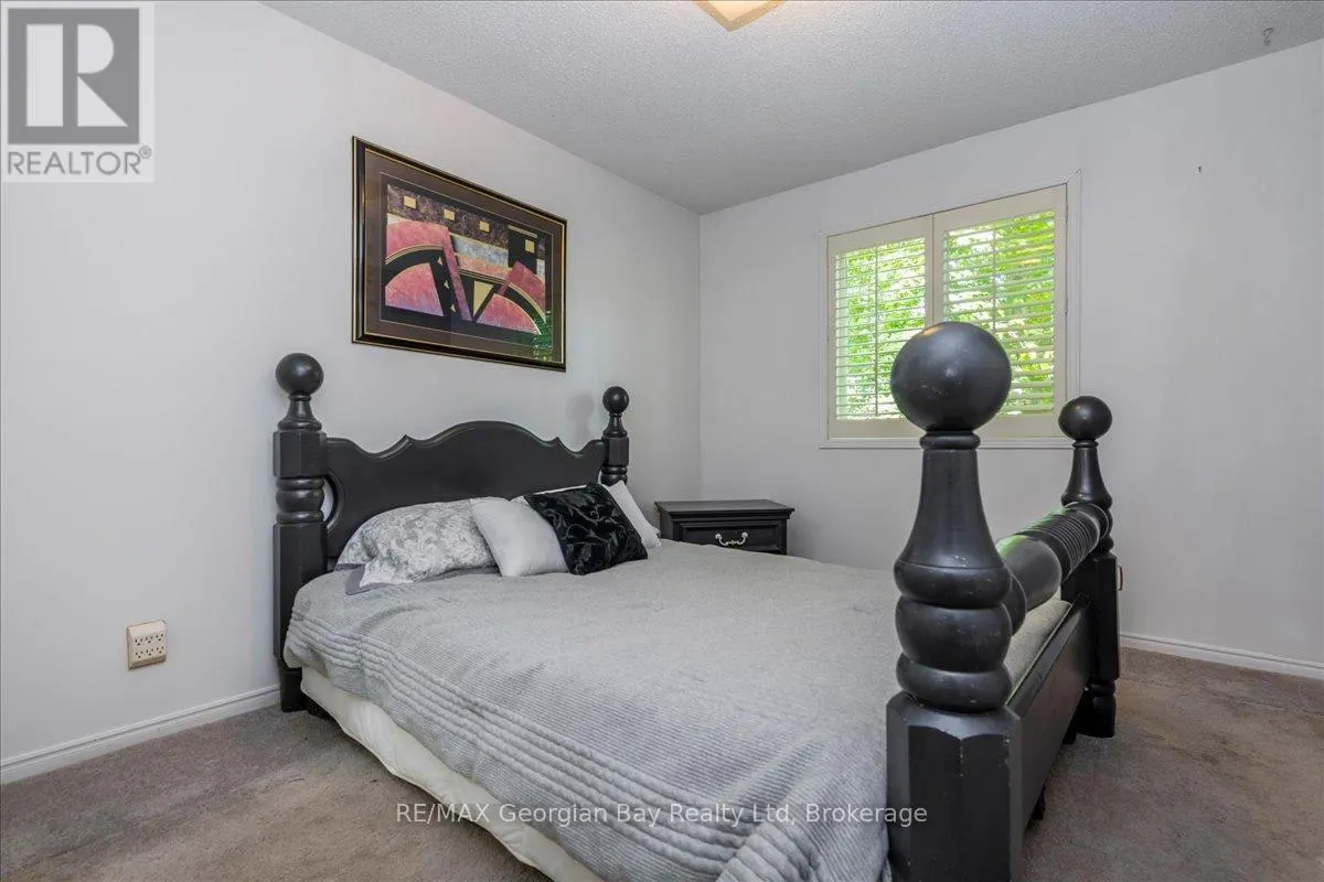 31 LAKEVIEW CRESCENT