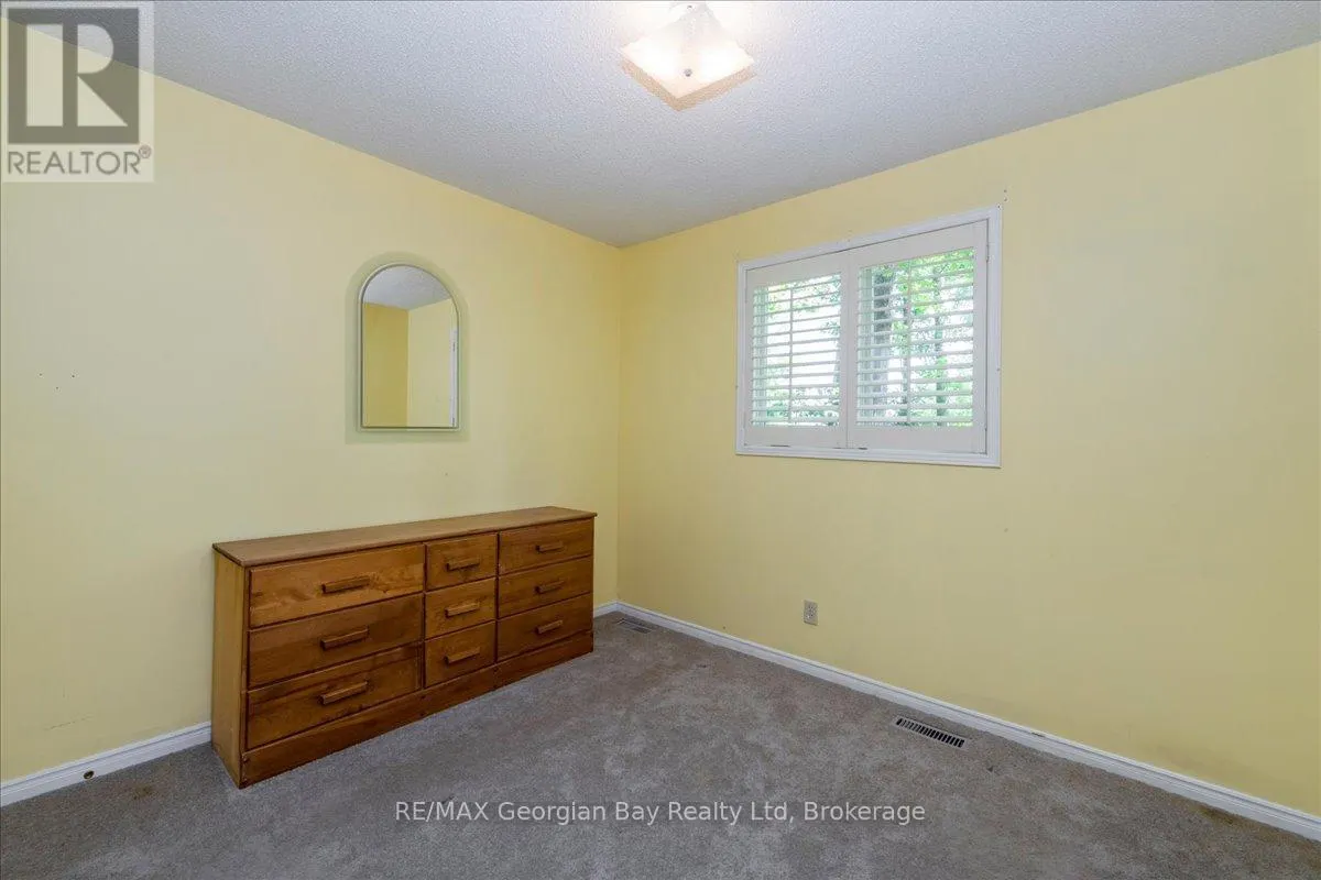 31 LAKEVIEW CRESCENT