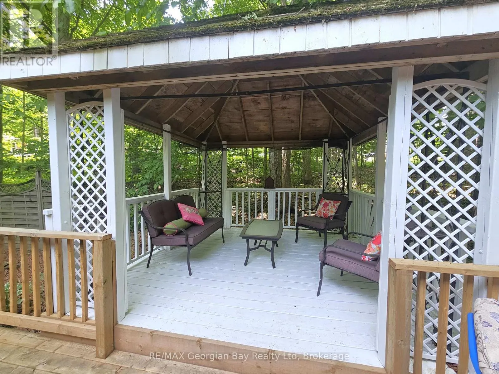 31 LAKEVIEW CRESCENT