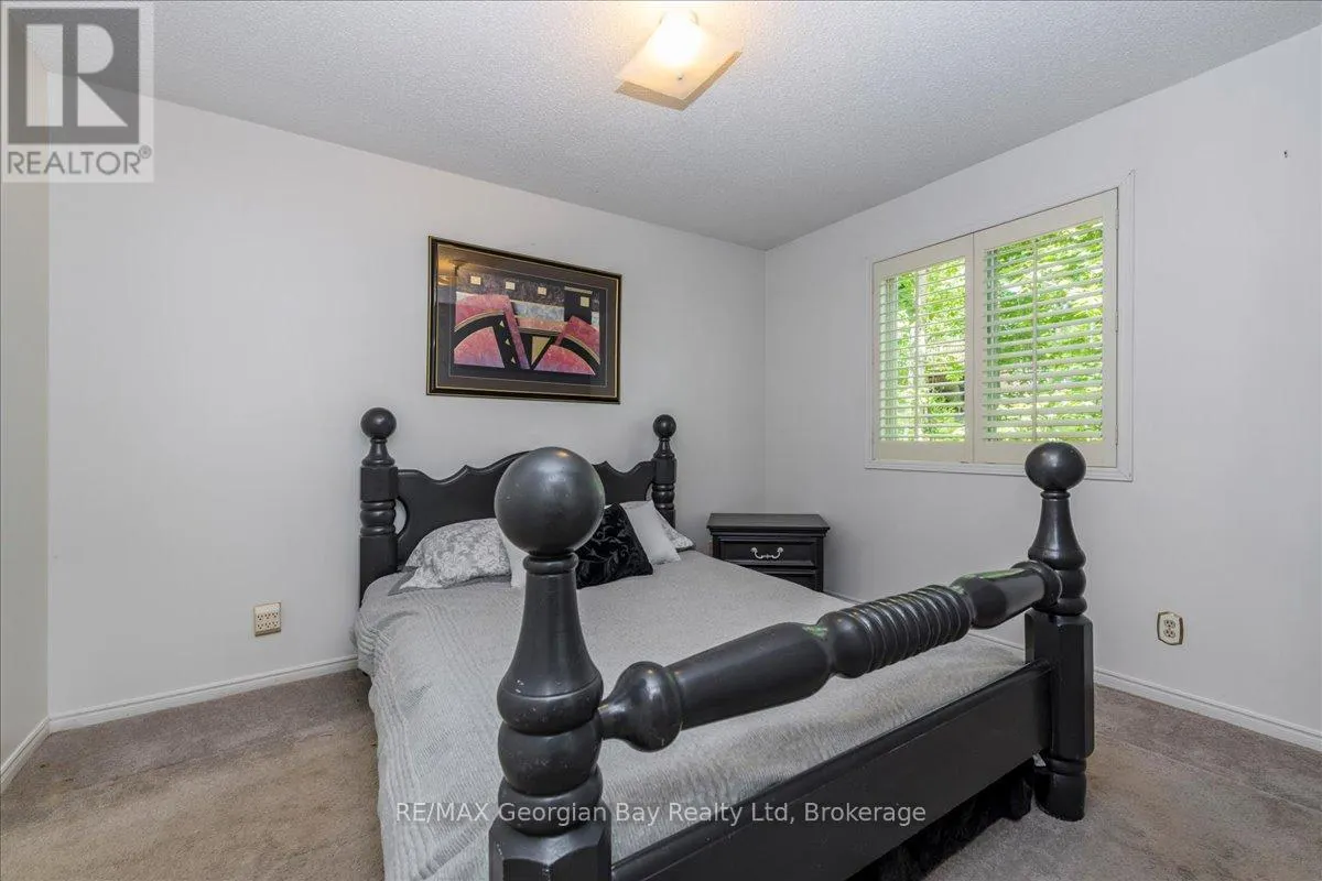 31 LAKEVIEW CRESCENT
