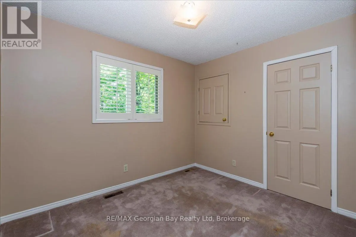 31 LAKEVIEW CRESCENT