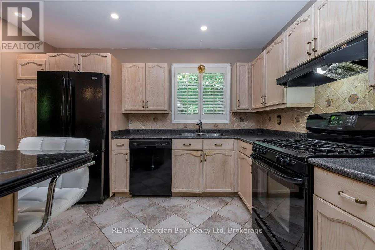 31 LAKEVIEW CRESCENT