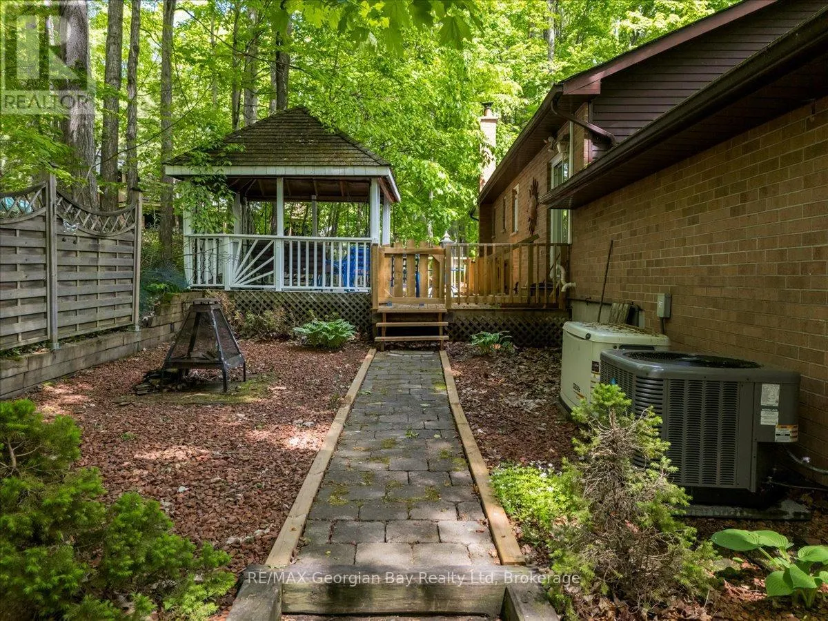 31 LAKEVIEW CRESCENT
