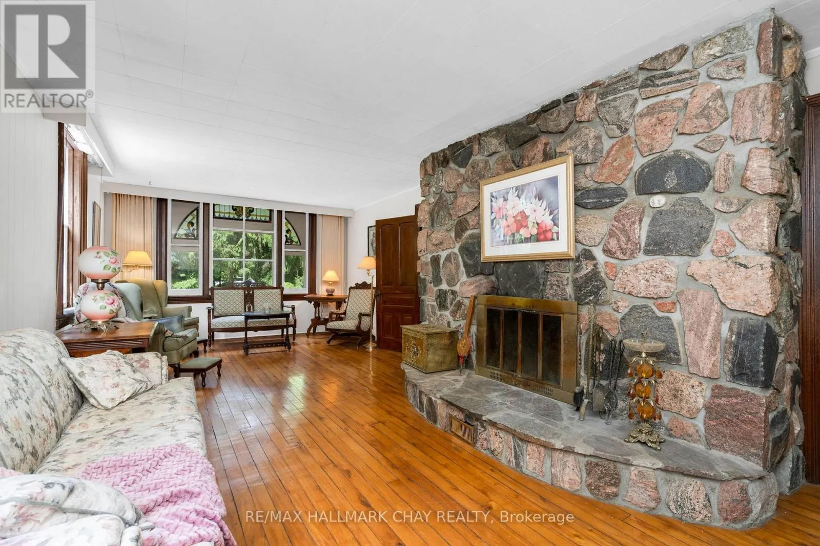 1407 FLOS 8 ROAD W