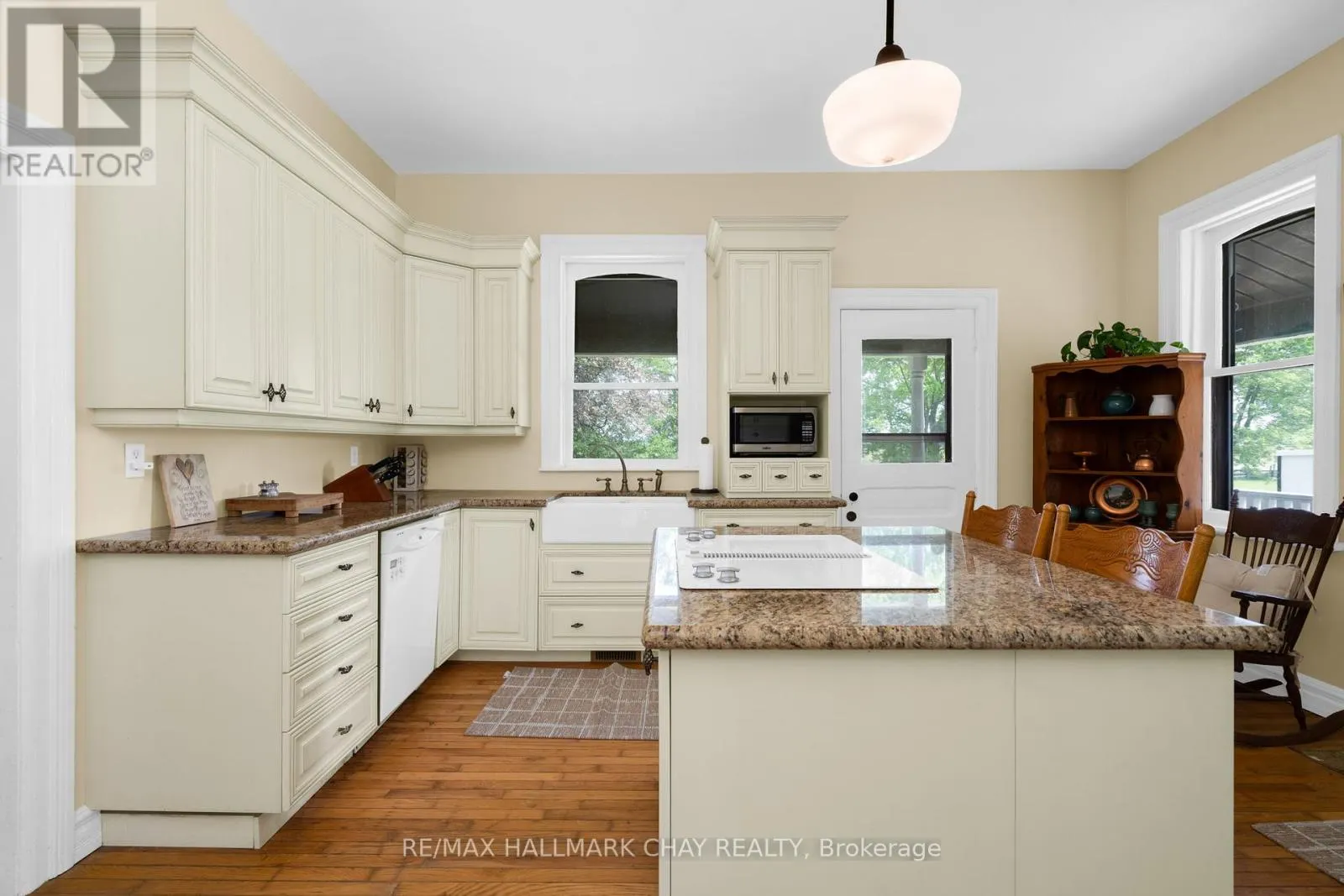 1407 FLOS 8 ROAD W