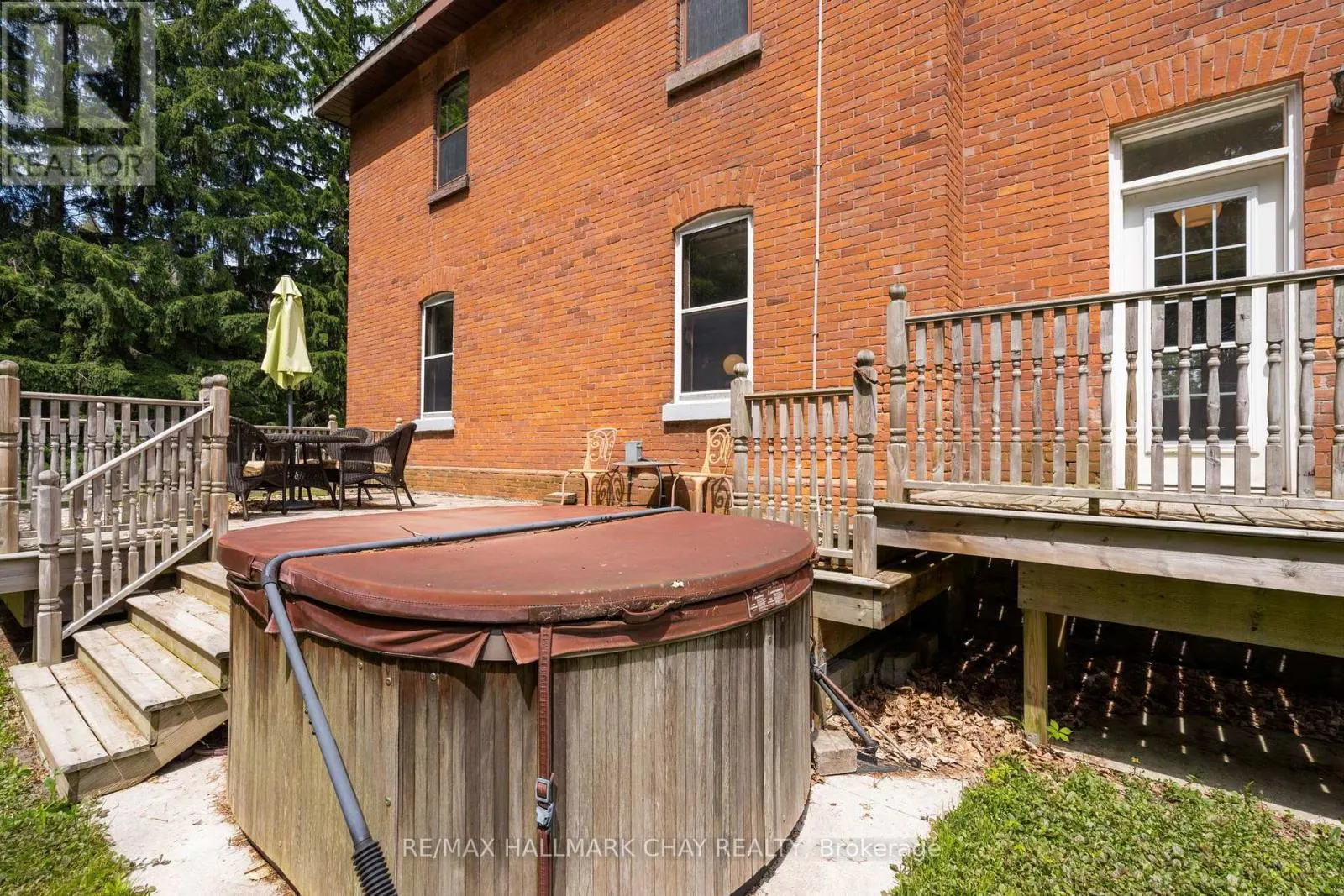 1407 FLOS 8 ROAD W