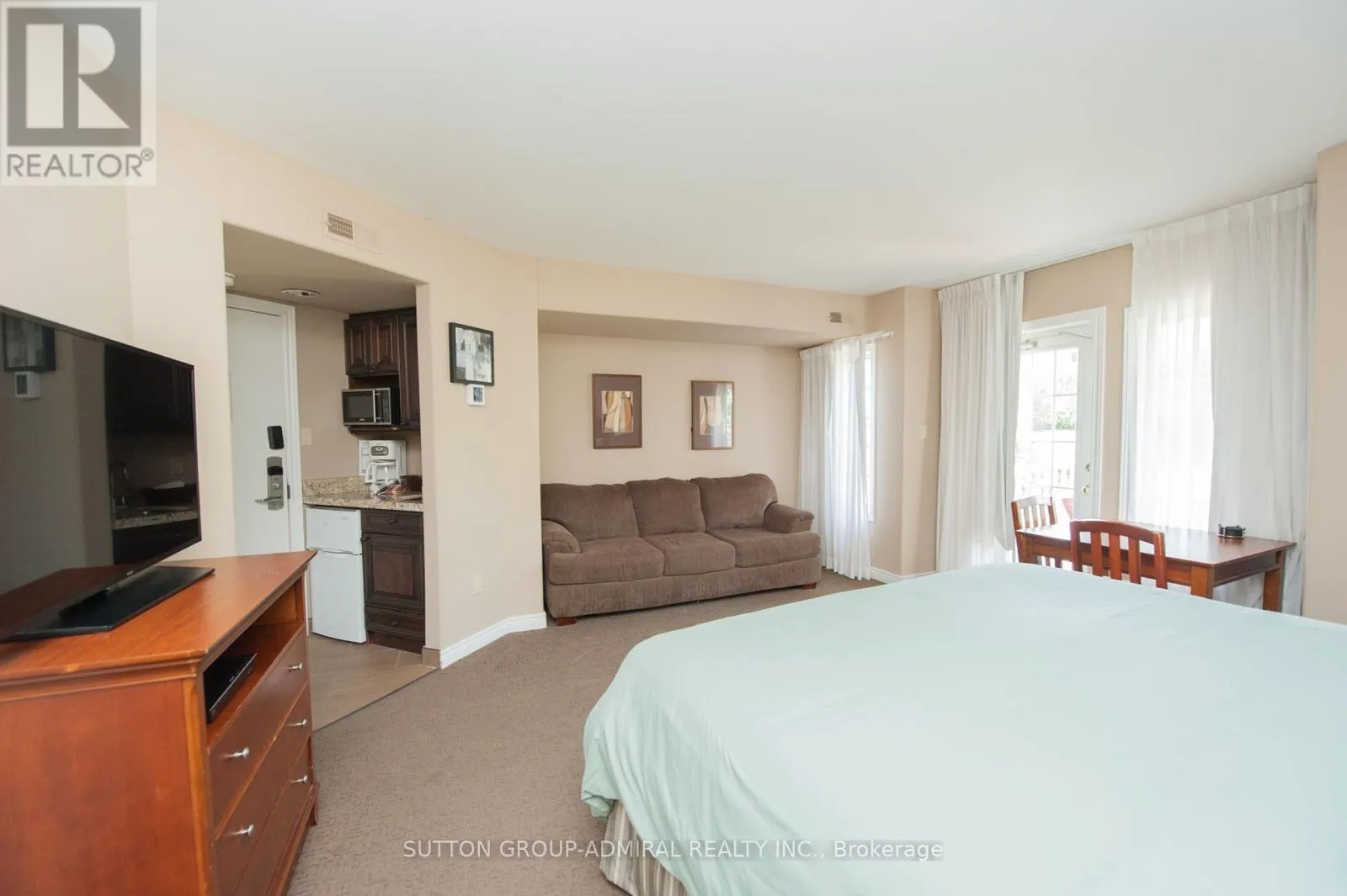 2010 - 90 HIGHLAND DRIVE S
