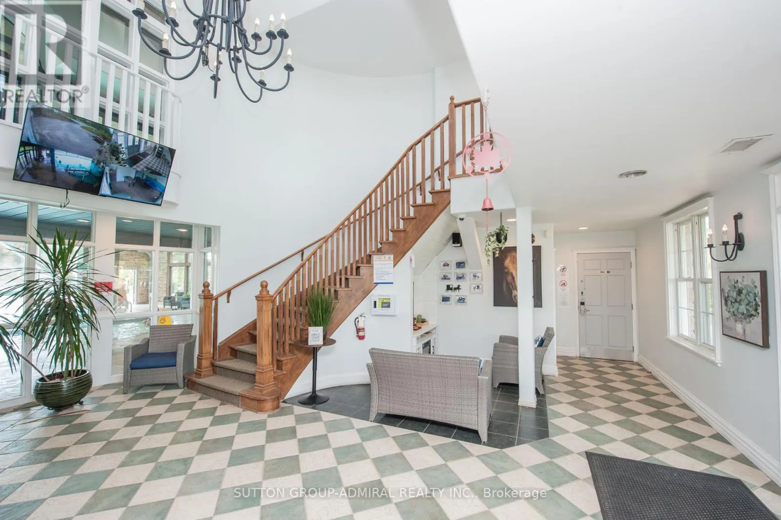 2010 - 90 HIGHLAND DRIVE S