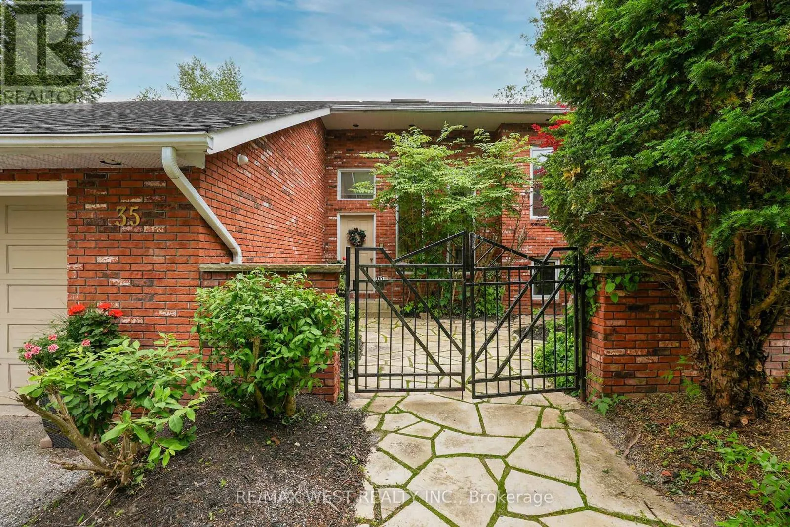 35 JODIES LANE
