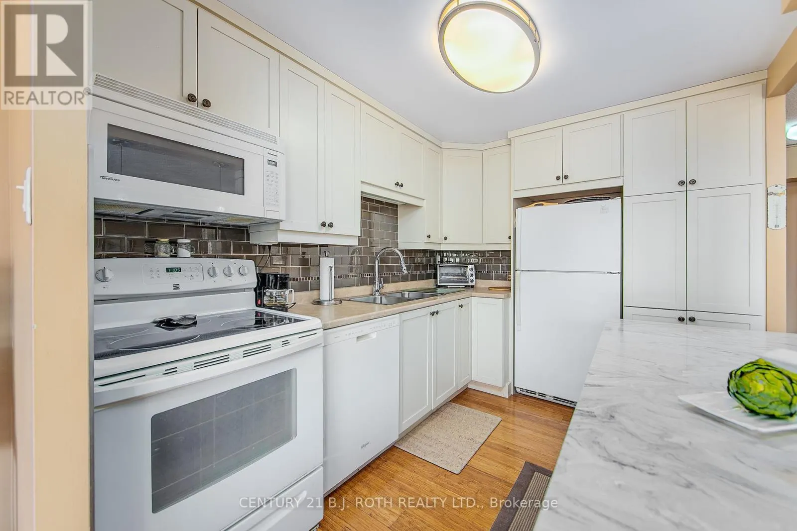 301 - 181 COLLIER STREET