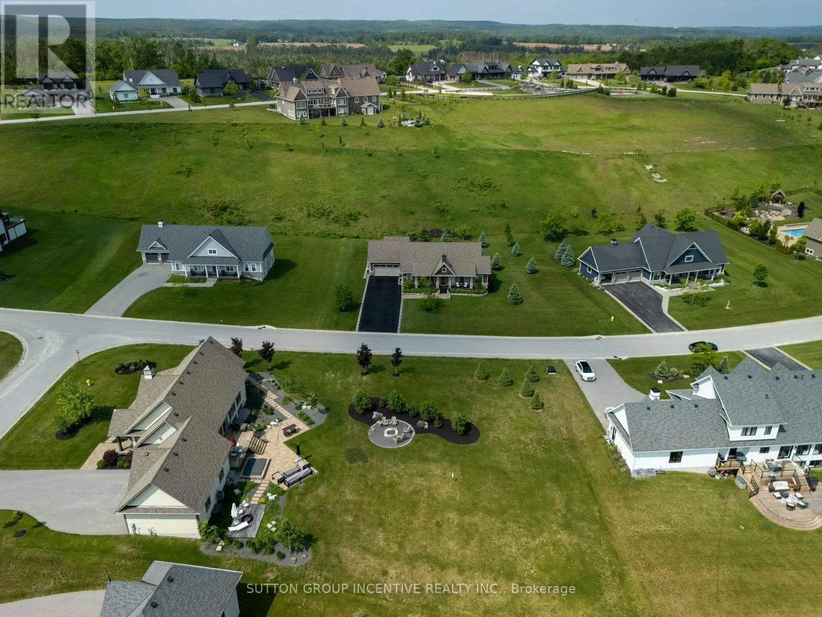 22 THOROUGHBRED DRIVE
