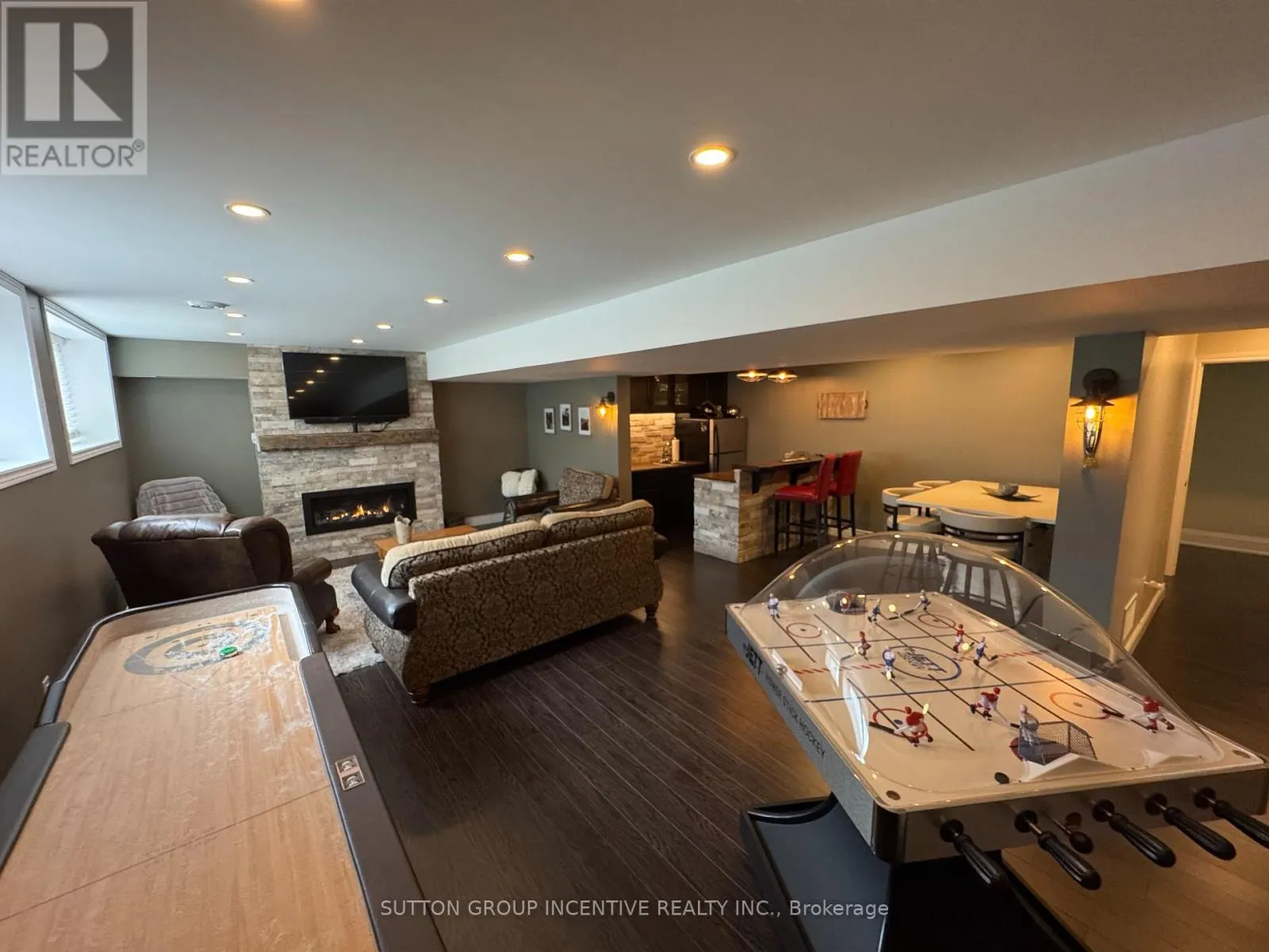 22 THOROUGHBRED DRIVE
