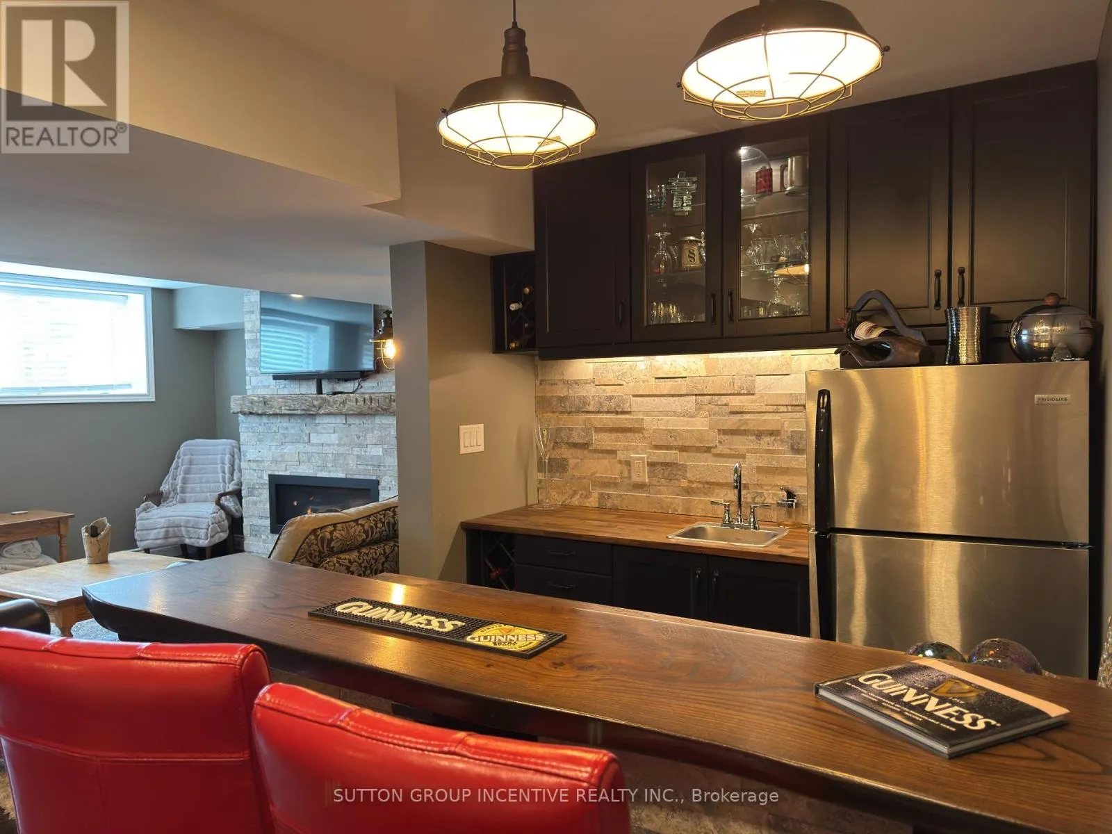 22 THOROUGHBRED DRIVE
