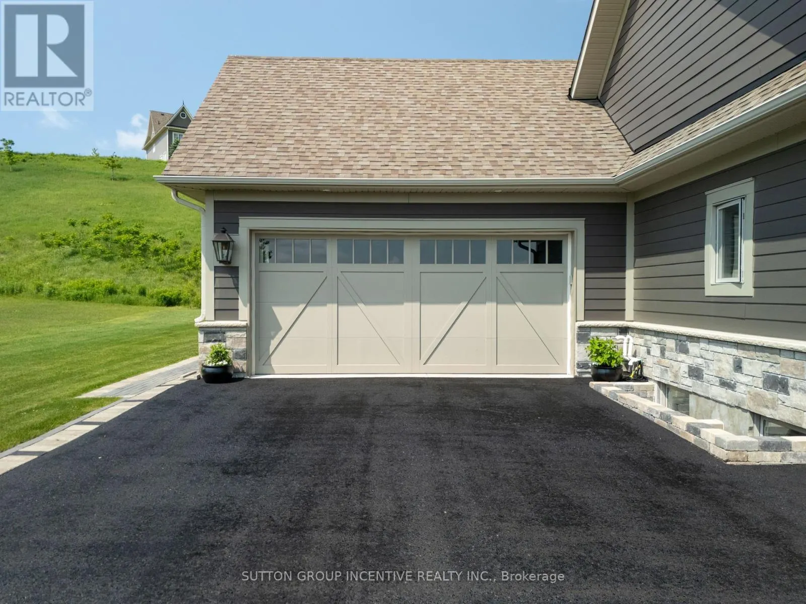 22 THOROUGHBRED DRIVE