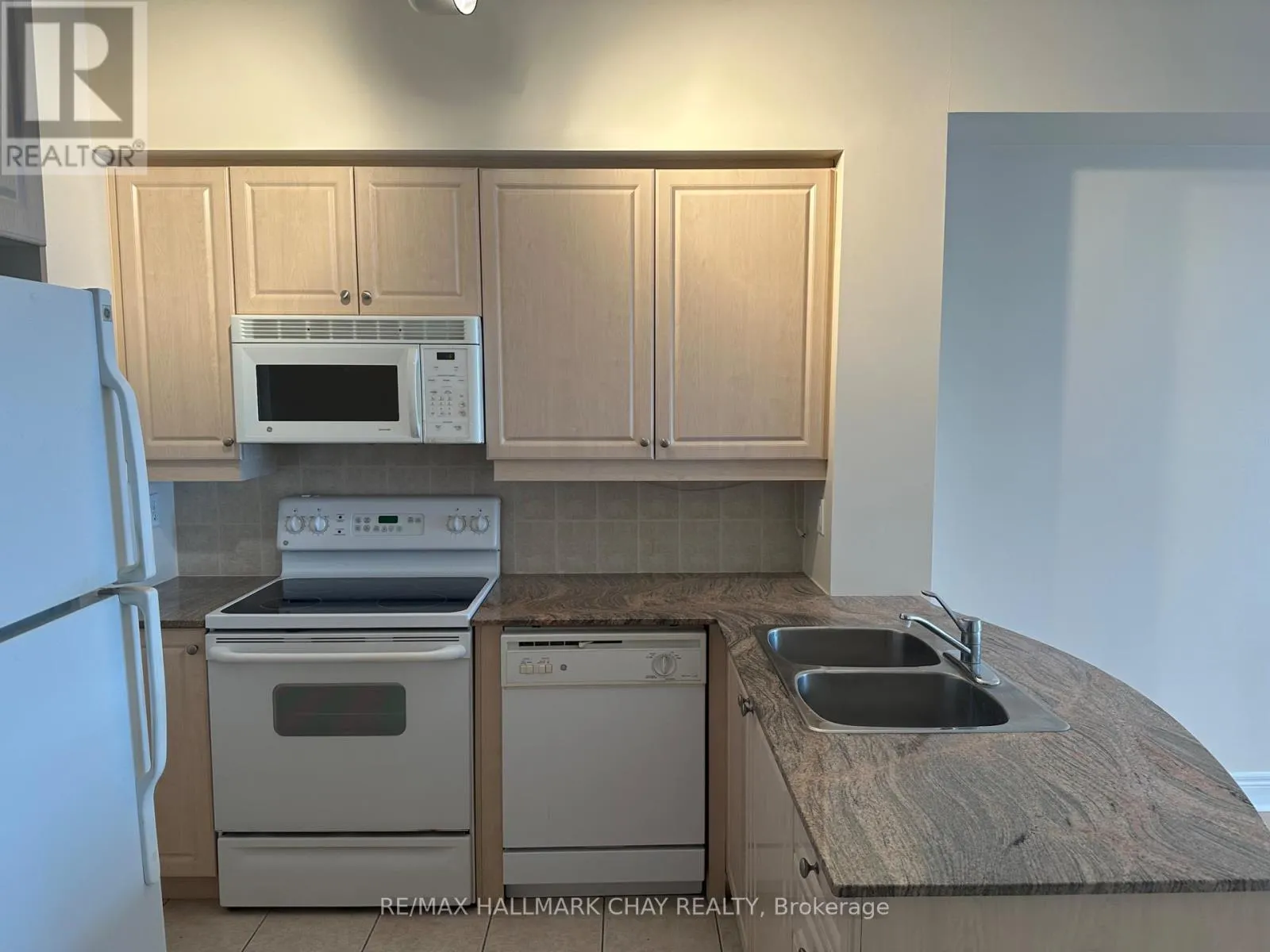 403-PH3 - 280 ABERDEEN BOULEVARD