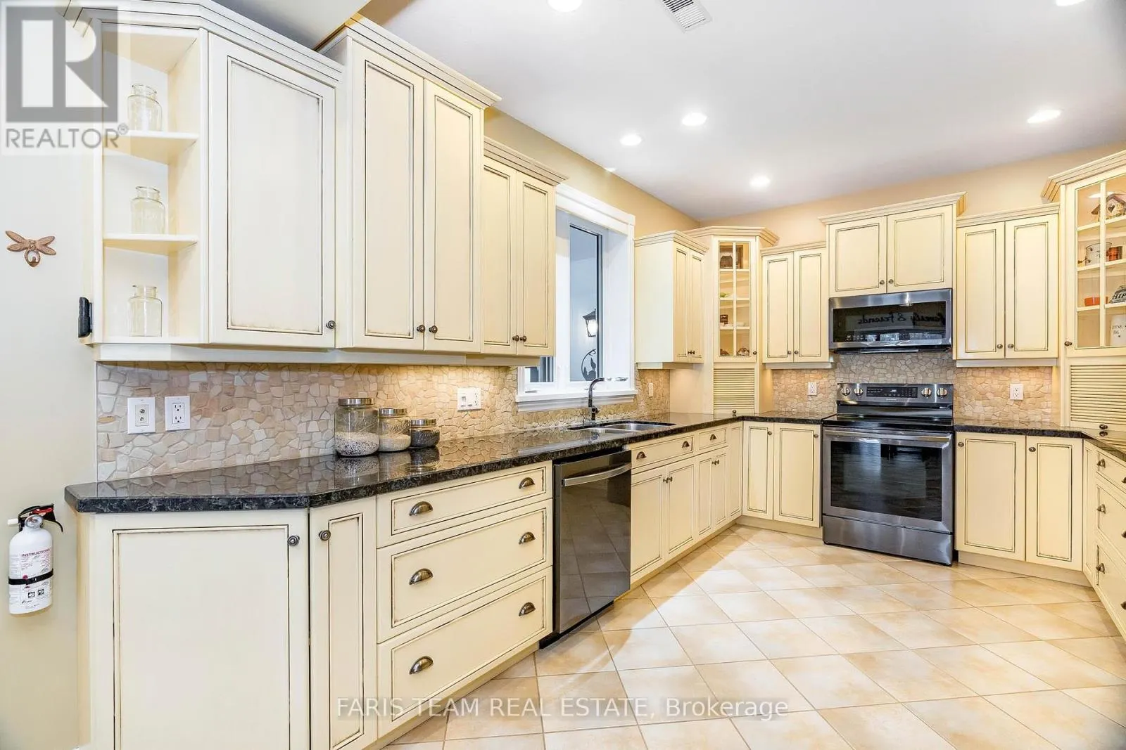 130 CONCESSION 15 W