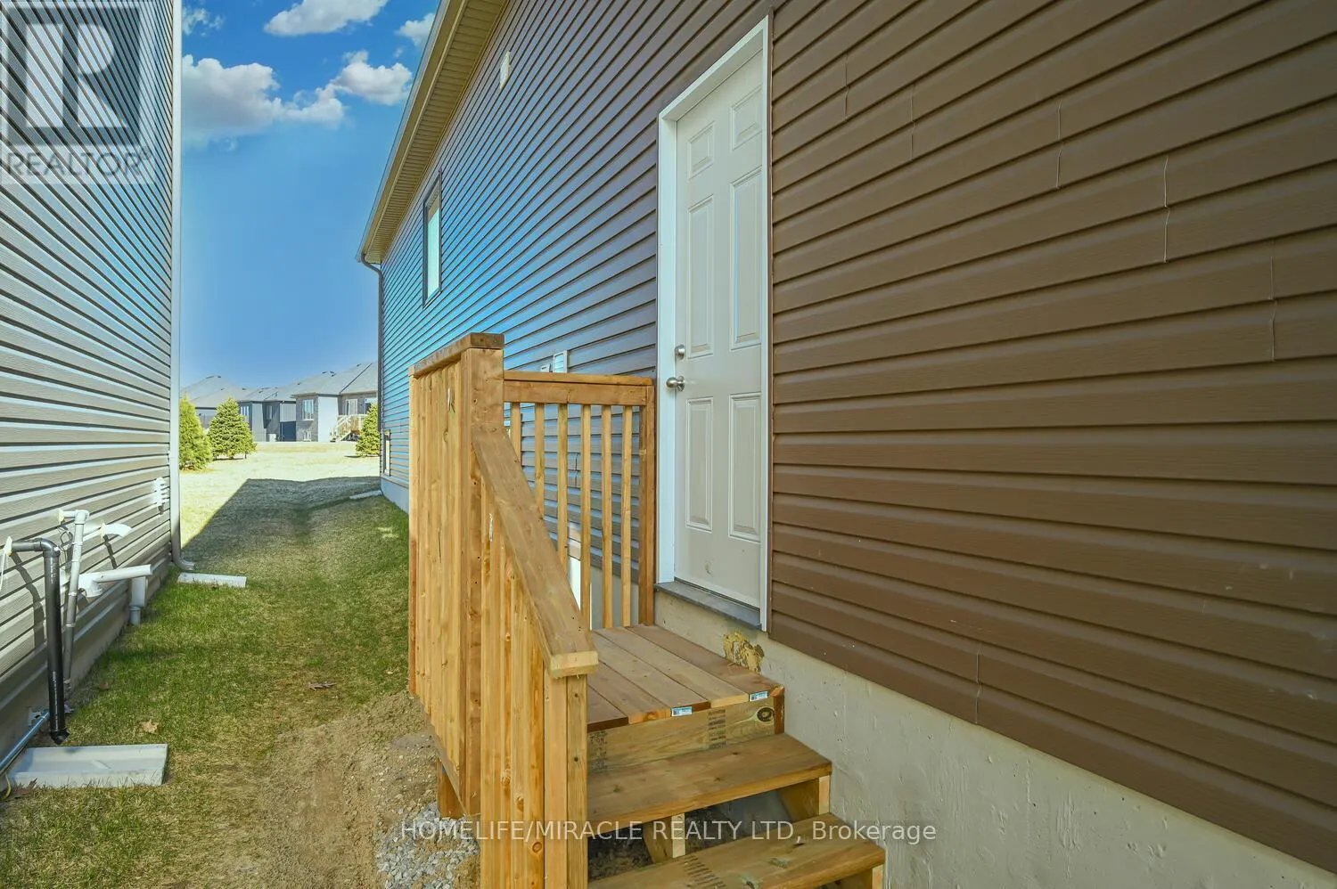 8 BEATRICE DRIVE
