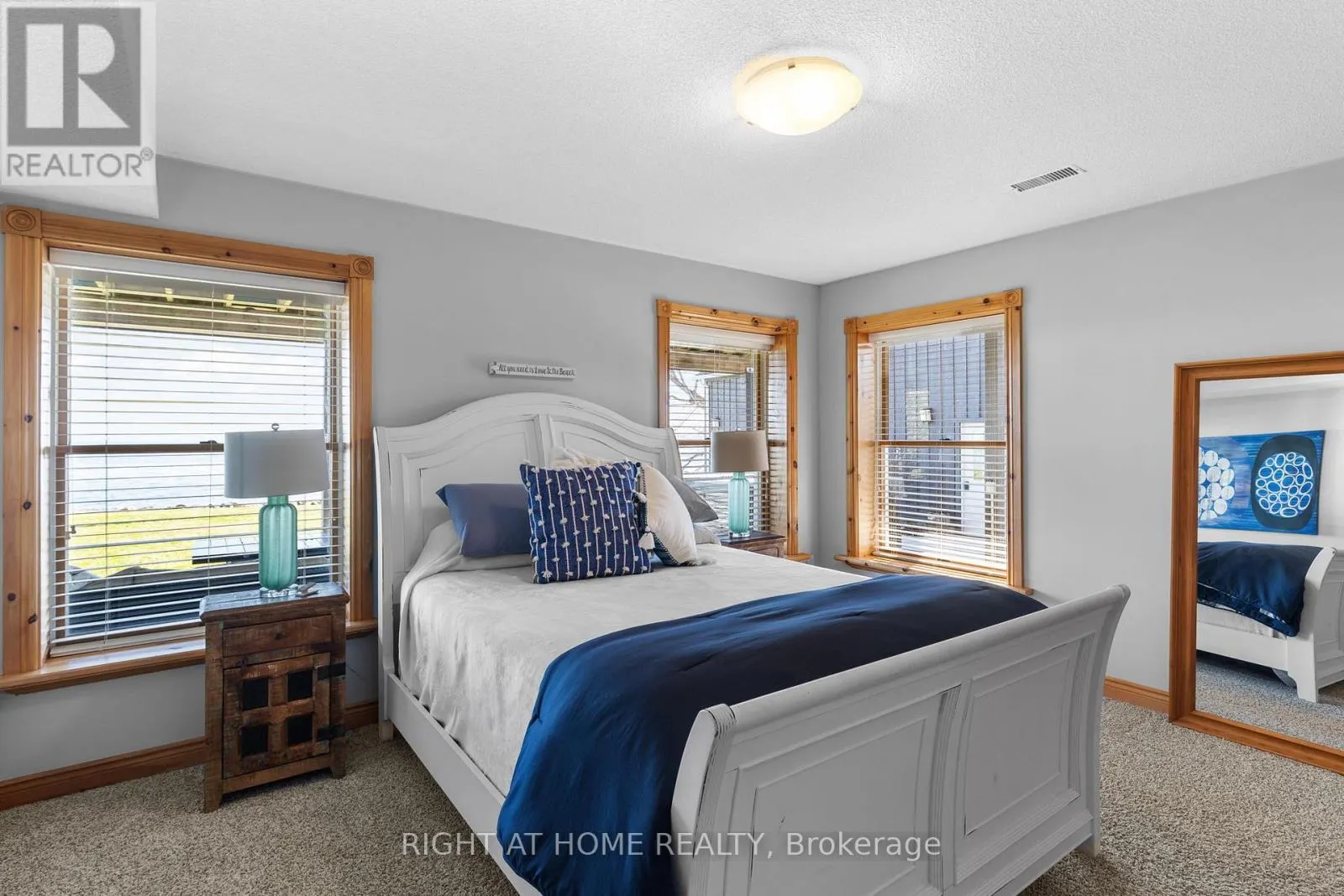 21 LAKESHORE ROAD E