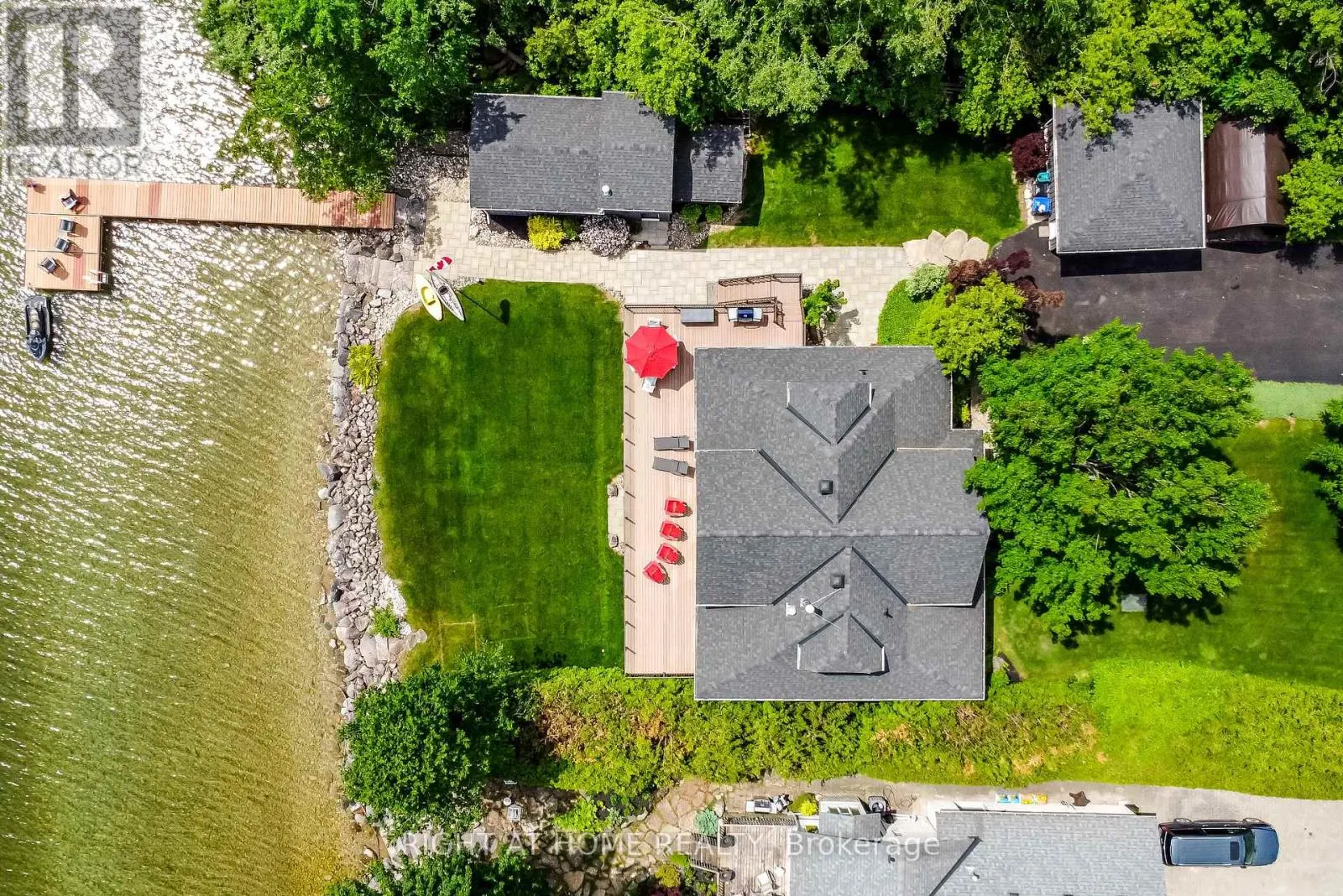 21 LAKESHORE ROAD E