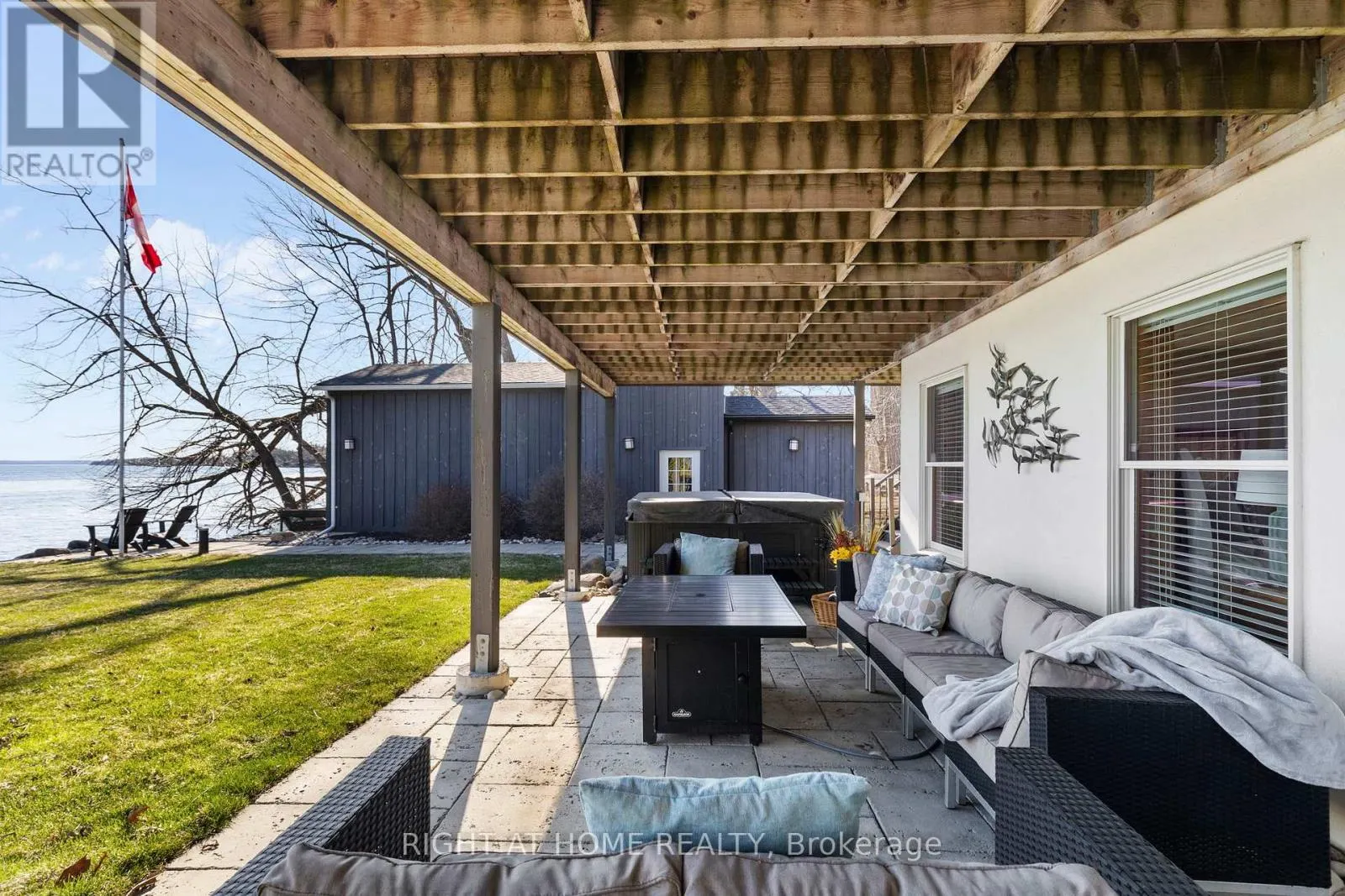 21 LAKESHORE ROAD E