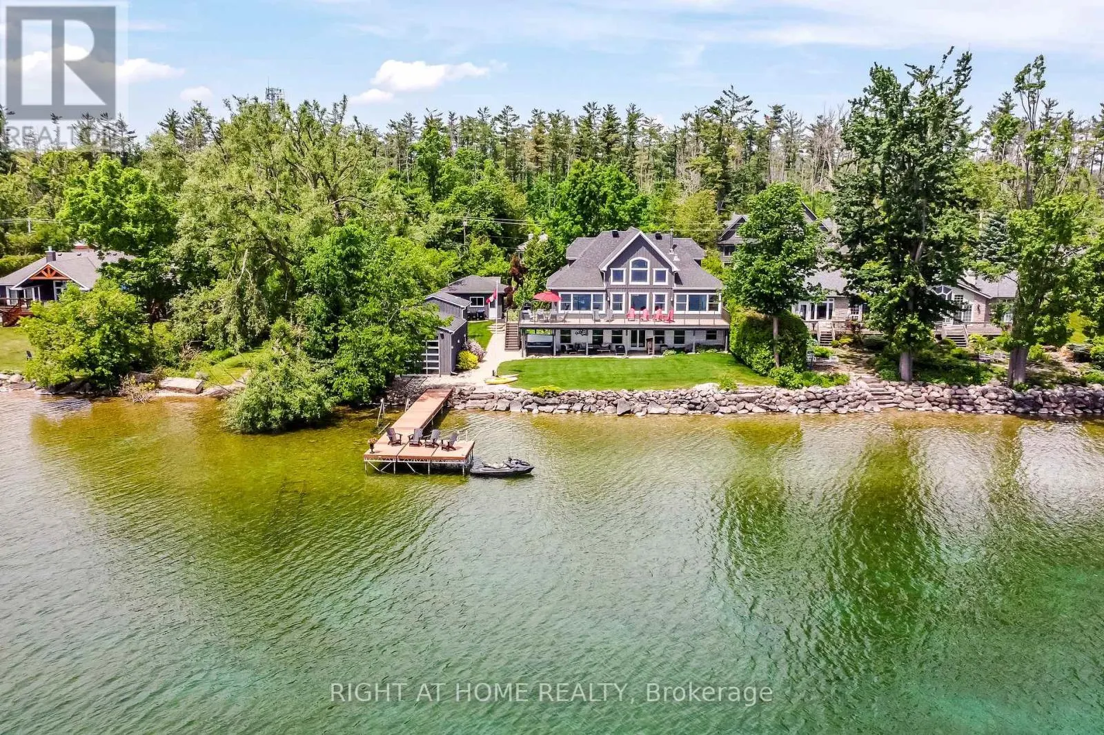 21 LAKESHORE ROAD E