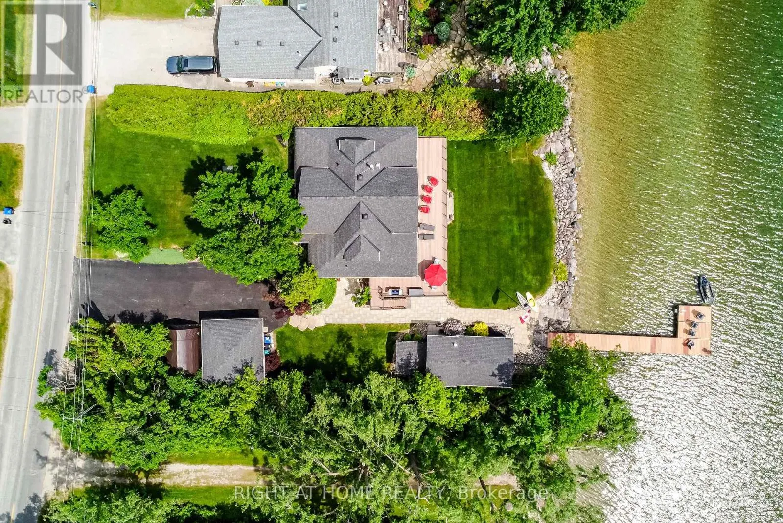 21 LAKESHORE ROAD E