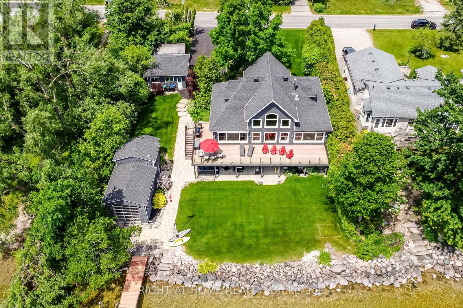 21 LAKESHORE ROAD E