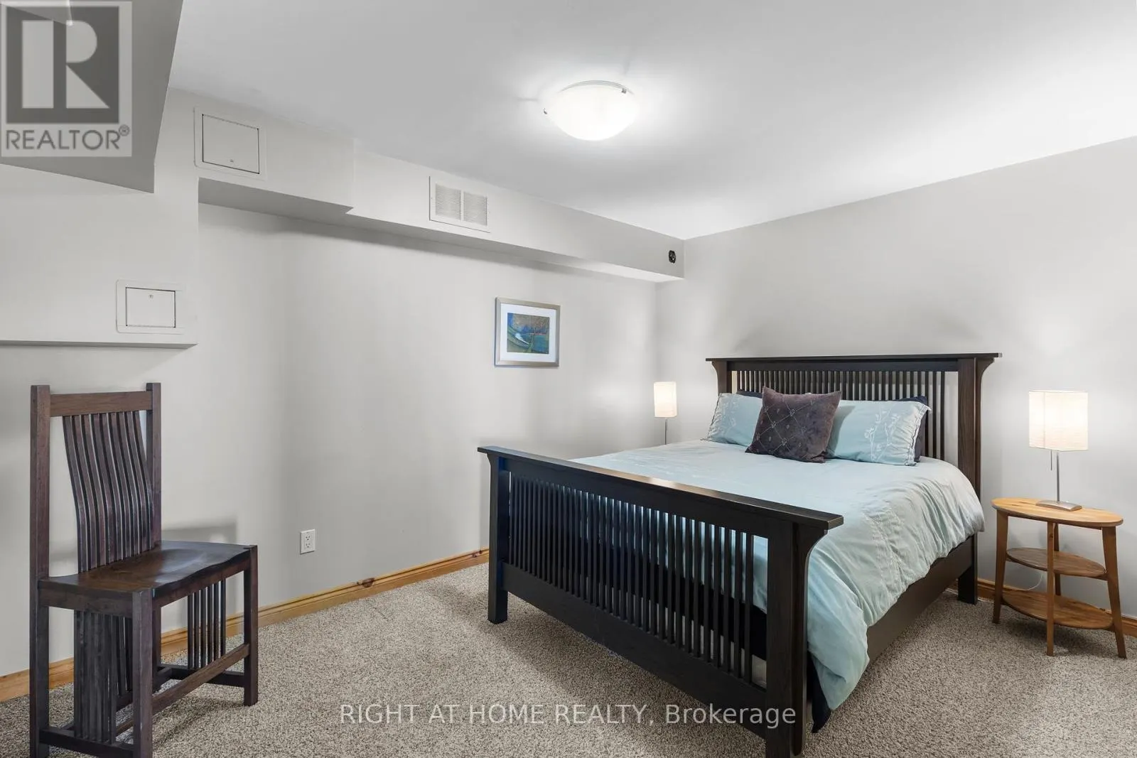 21 LAKESHORE ROAD E