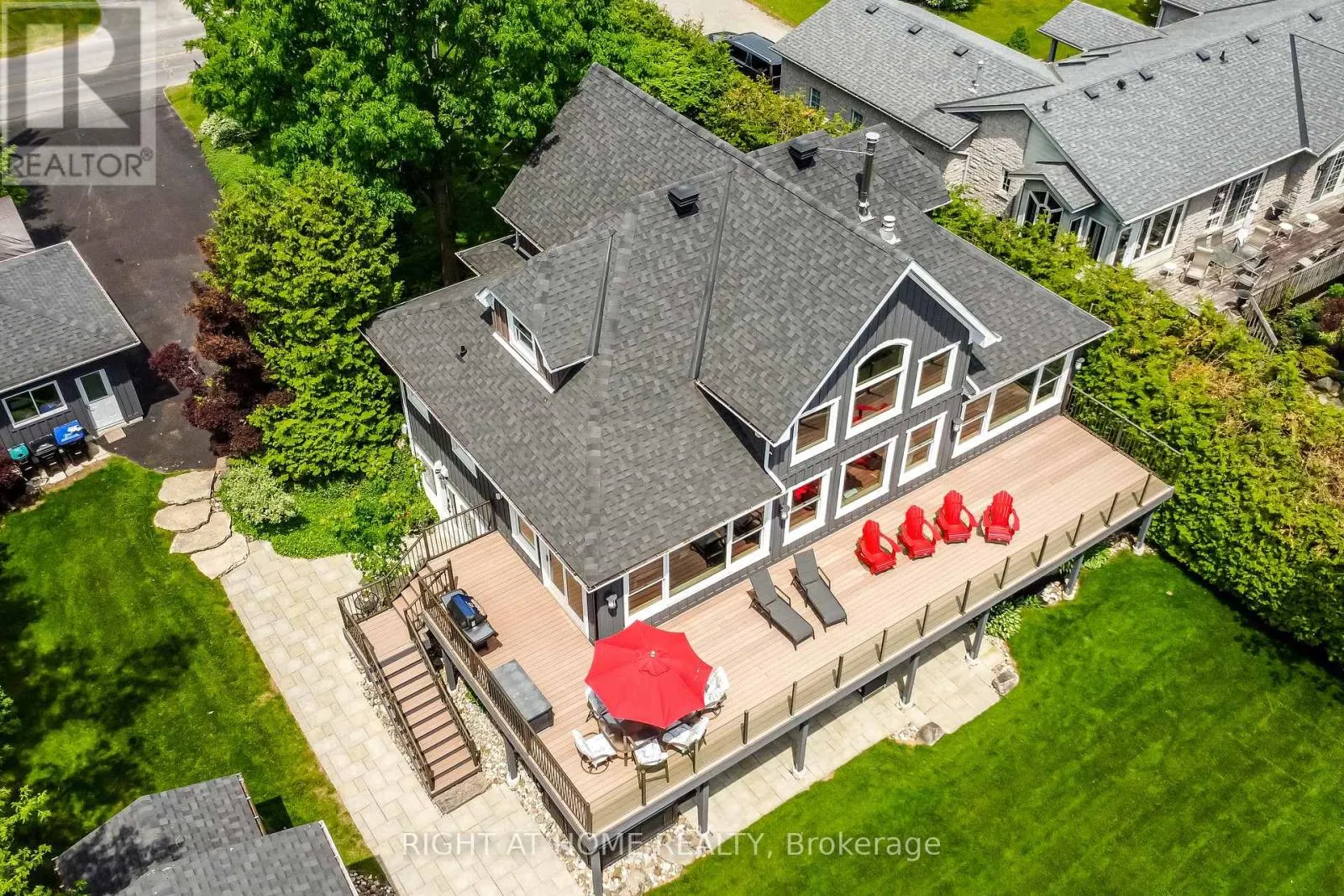 21 LAKESHORE ROAD E