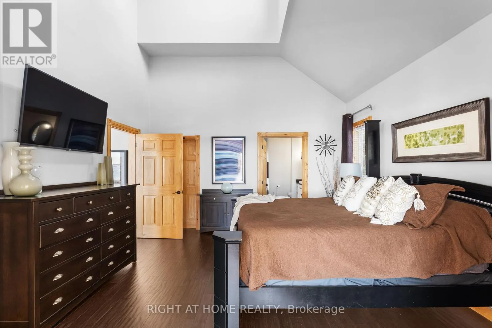 21 LAKESHORE ROAD E