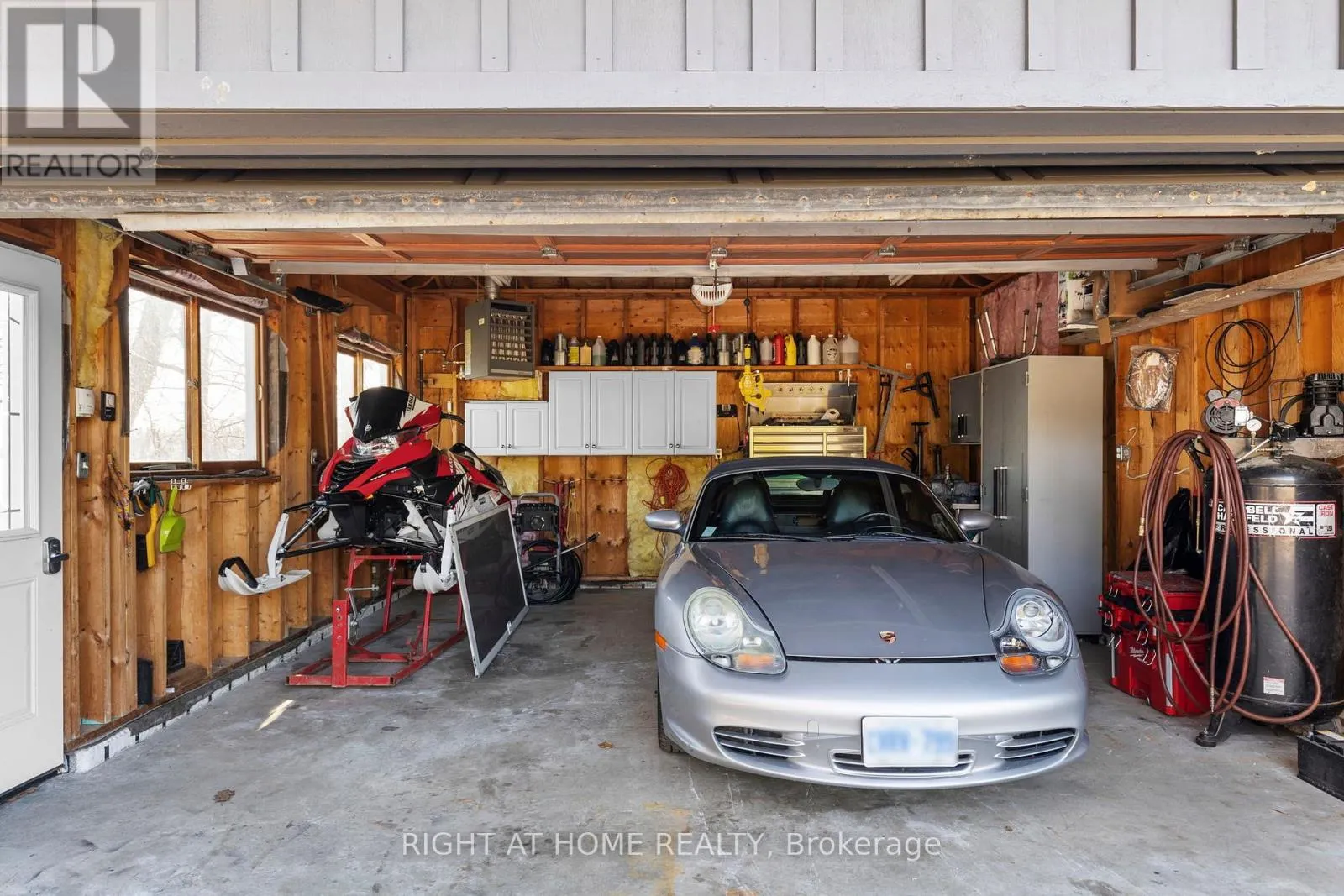 21 LAKESHORE ROAD E