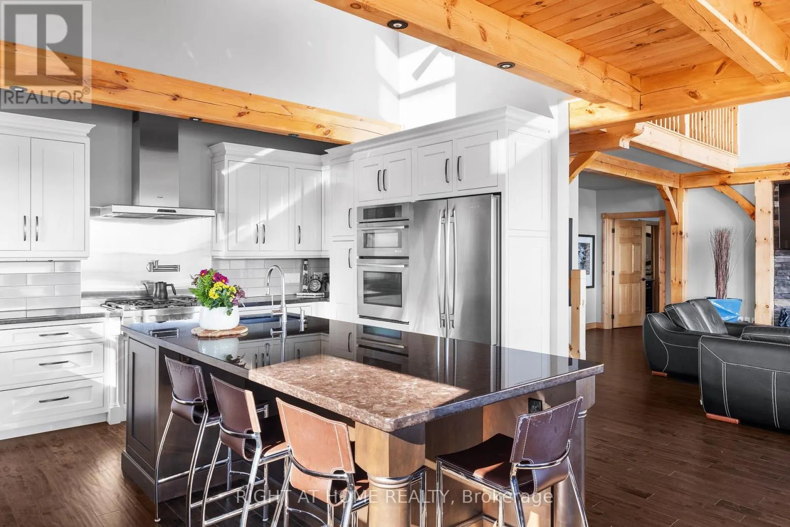21 LAKESHORE ROAD E