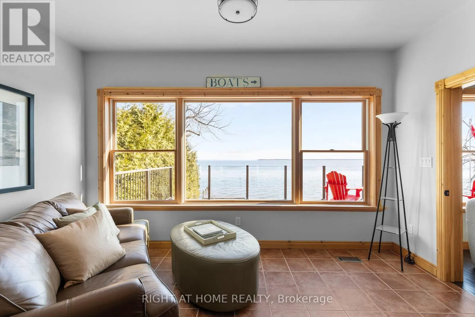 21 LAKESHORE ROAD E
