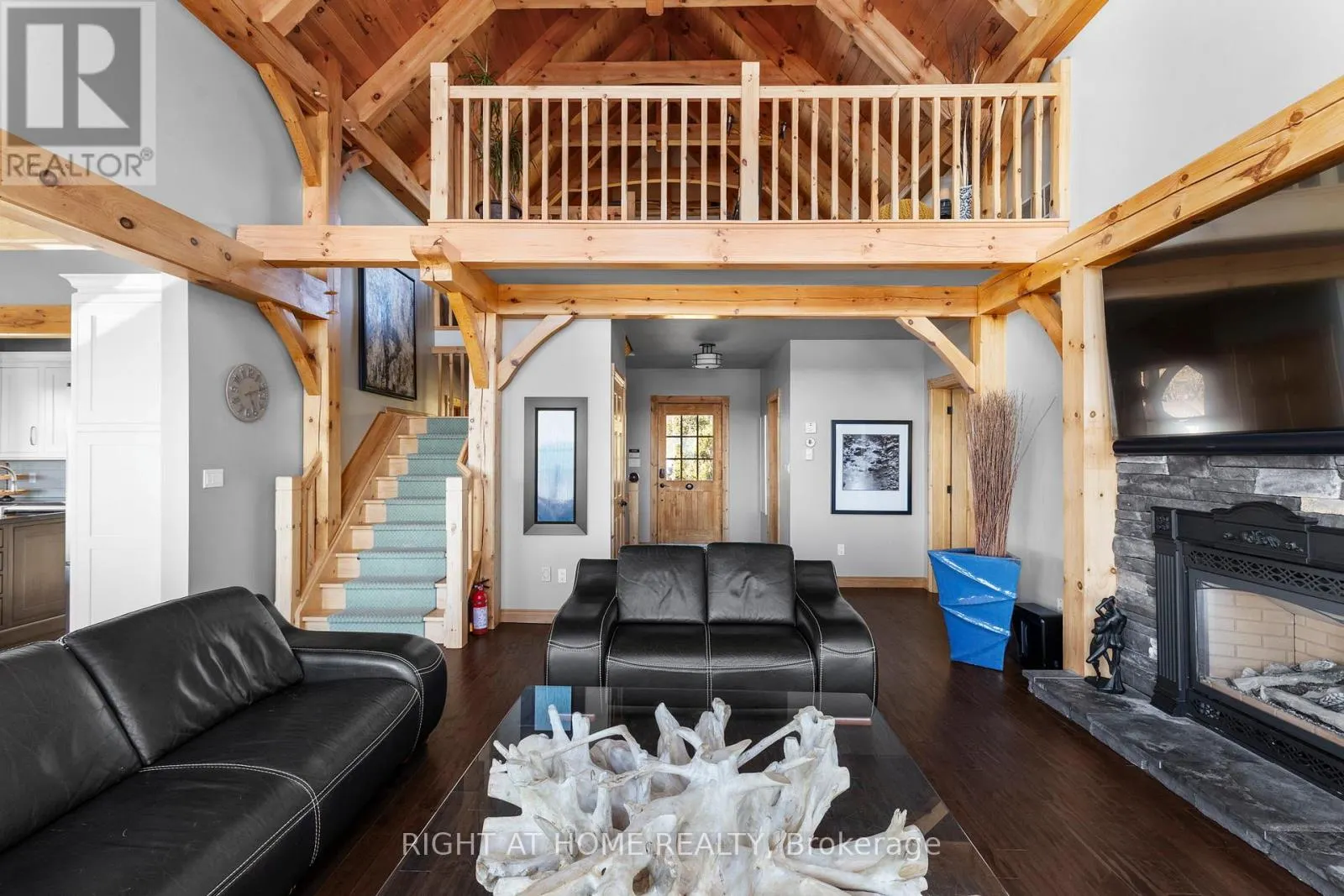 21 LAKESHORE ROAD E