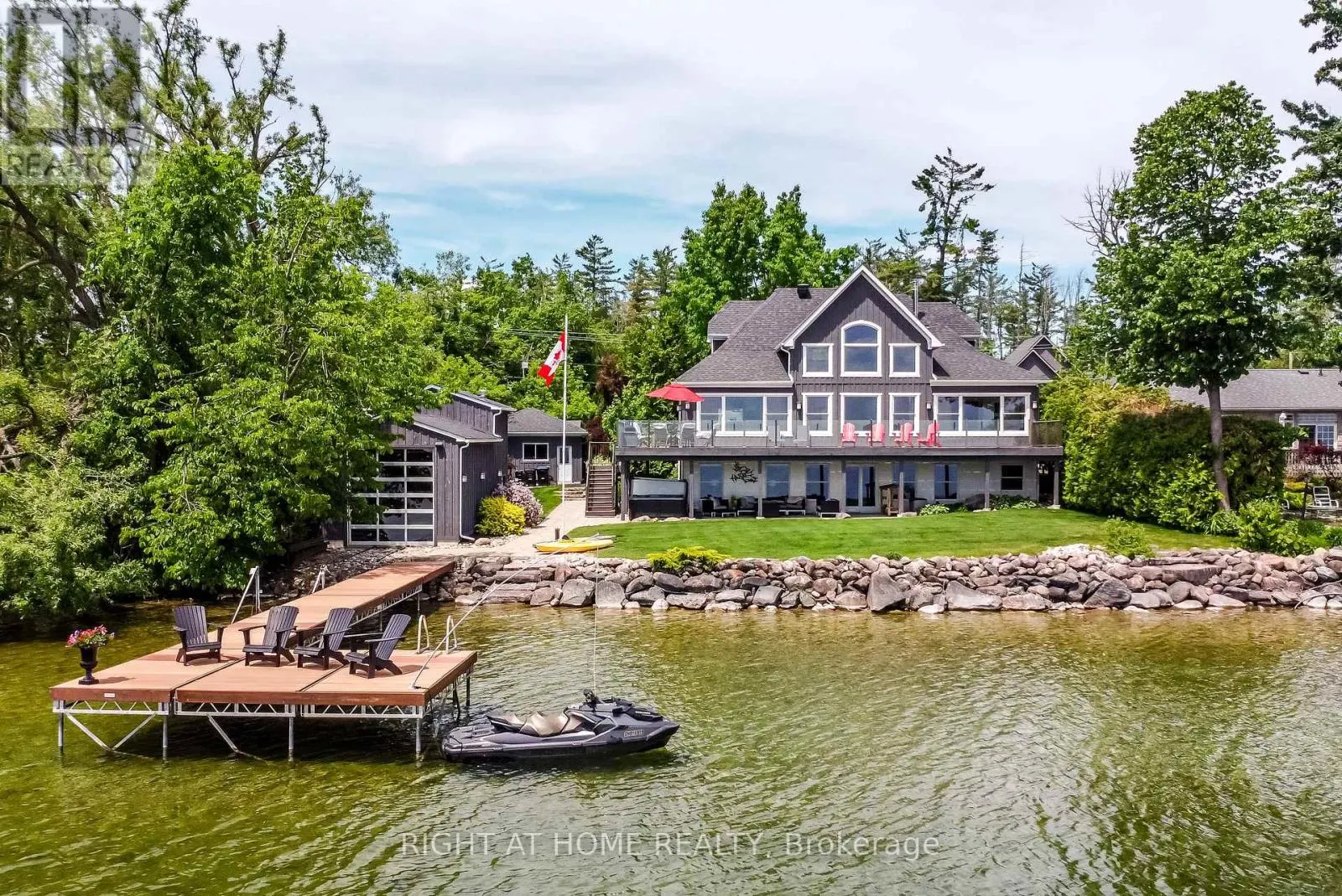 21 LAKESHORE ROAD E