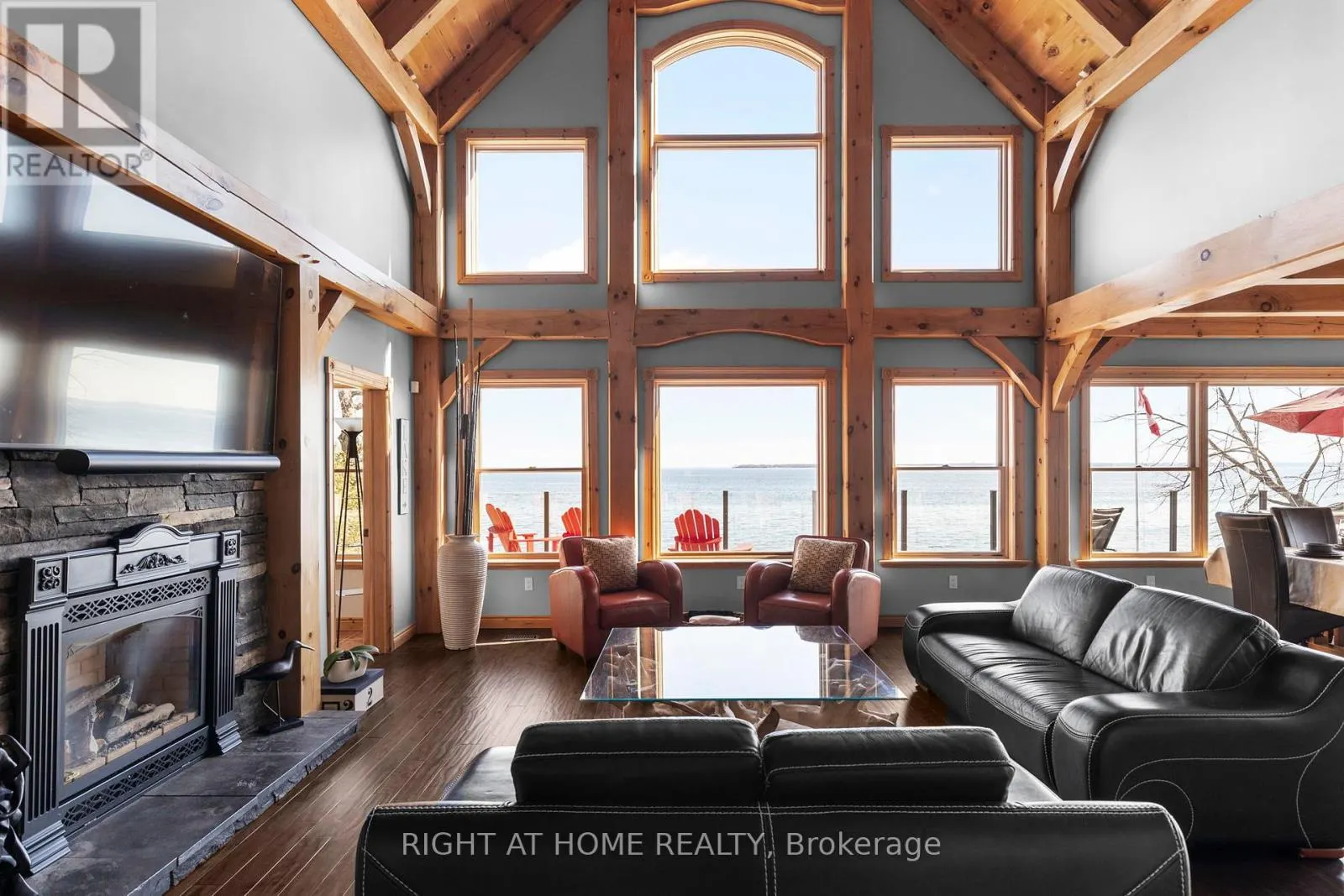 21 LAKESHORE ROAD E