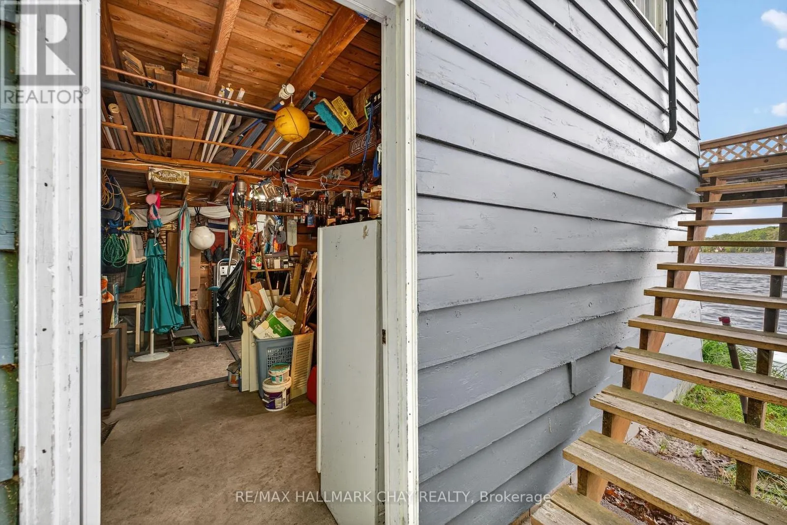 112 FARLAIN LAKE ROAD E